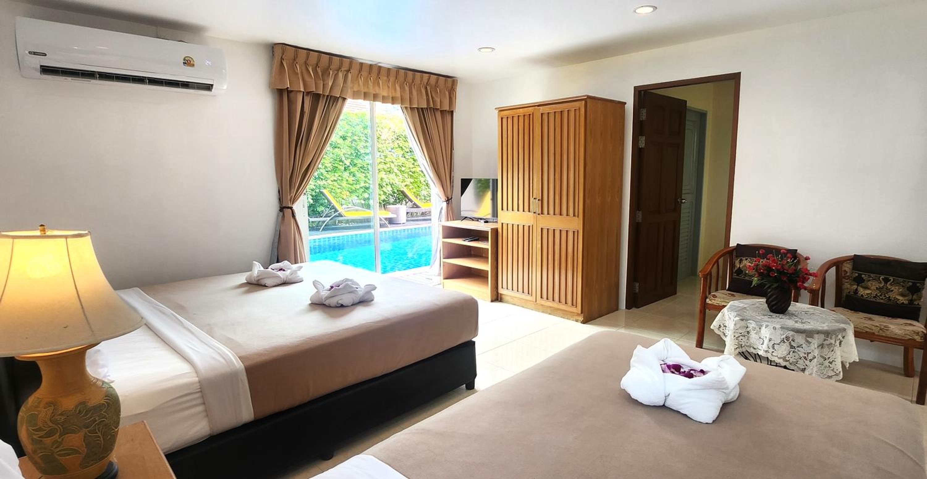 Triple Room with Pool View photo 1
