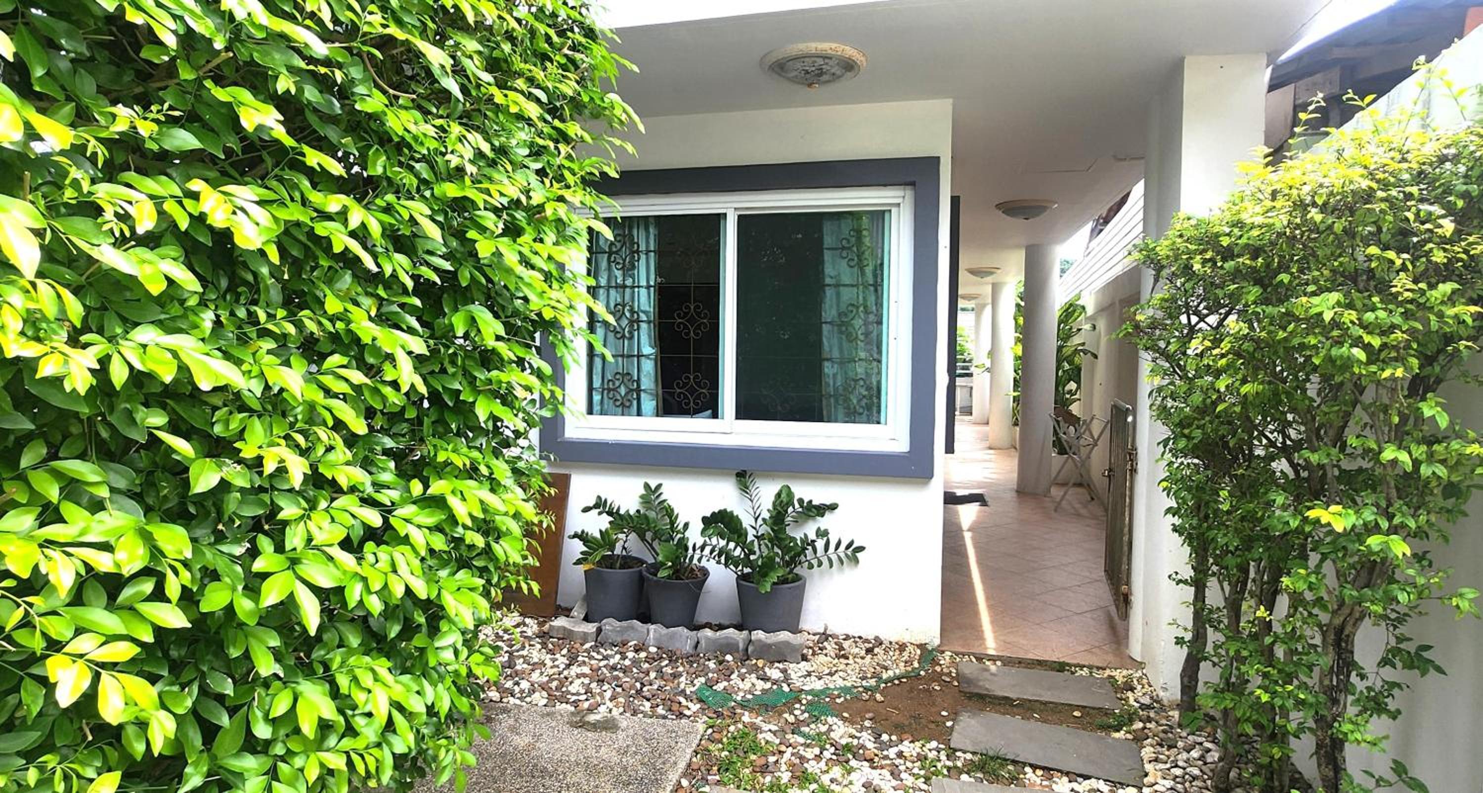 Triple Room with Pool View photo 2