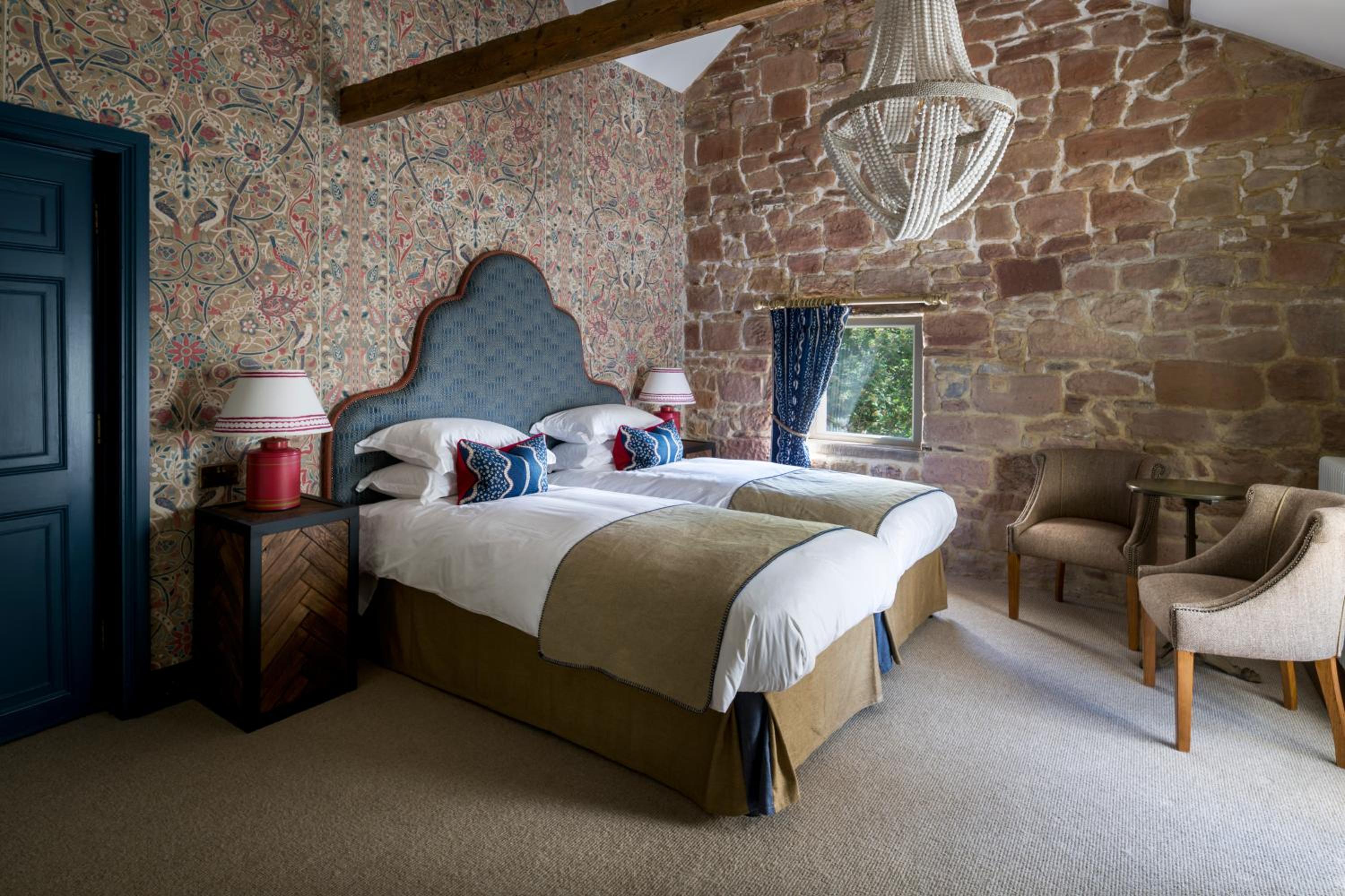 Delightful Room - Photo 2