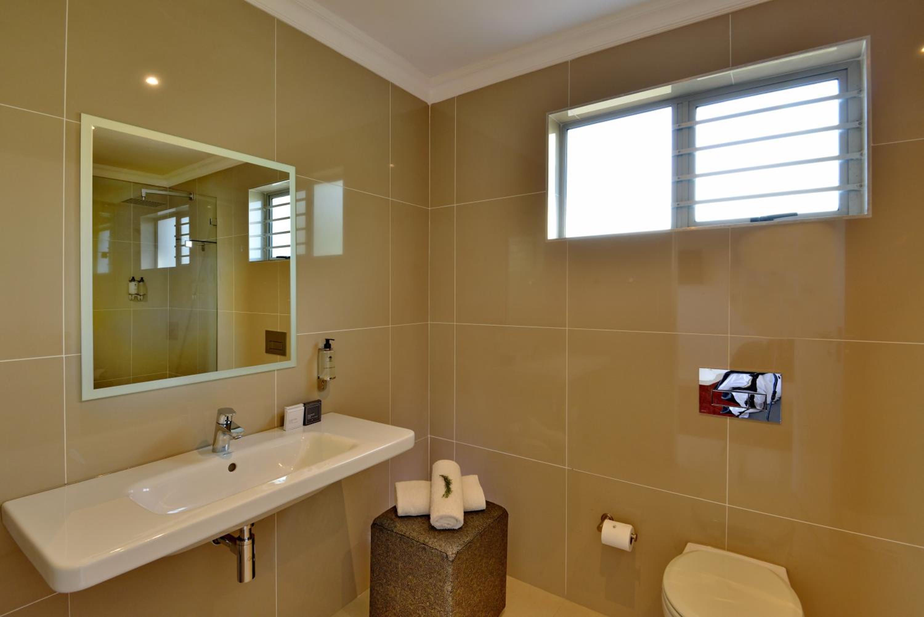 Superior King or Twin Room - Photo 9