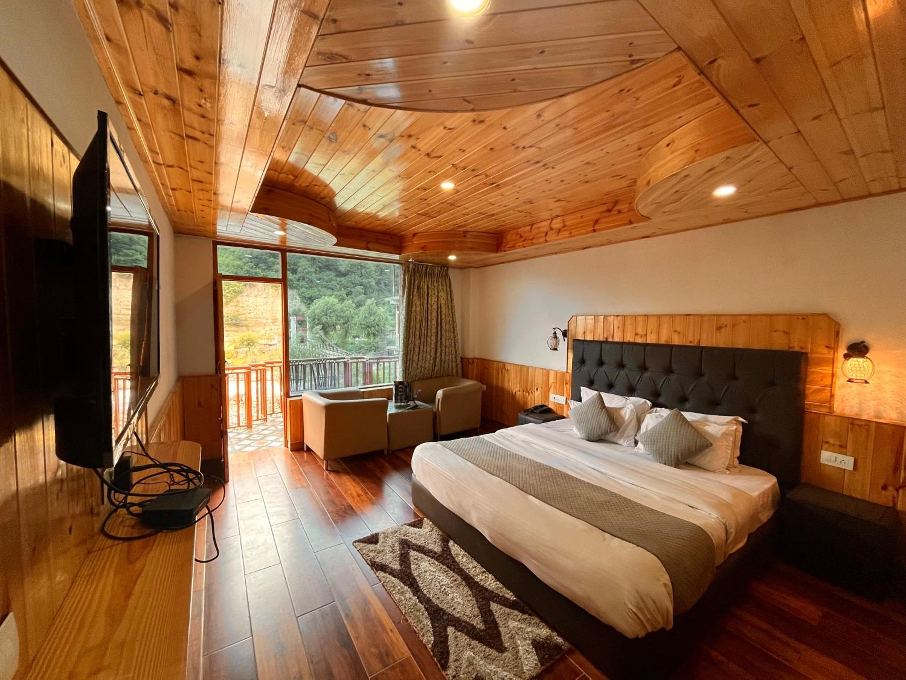 King Room with Balcony photo 3