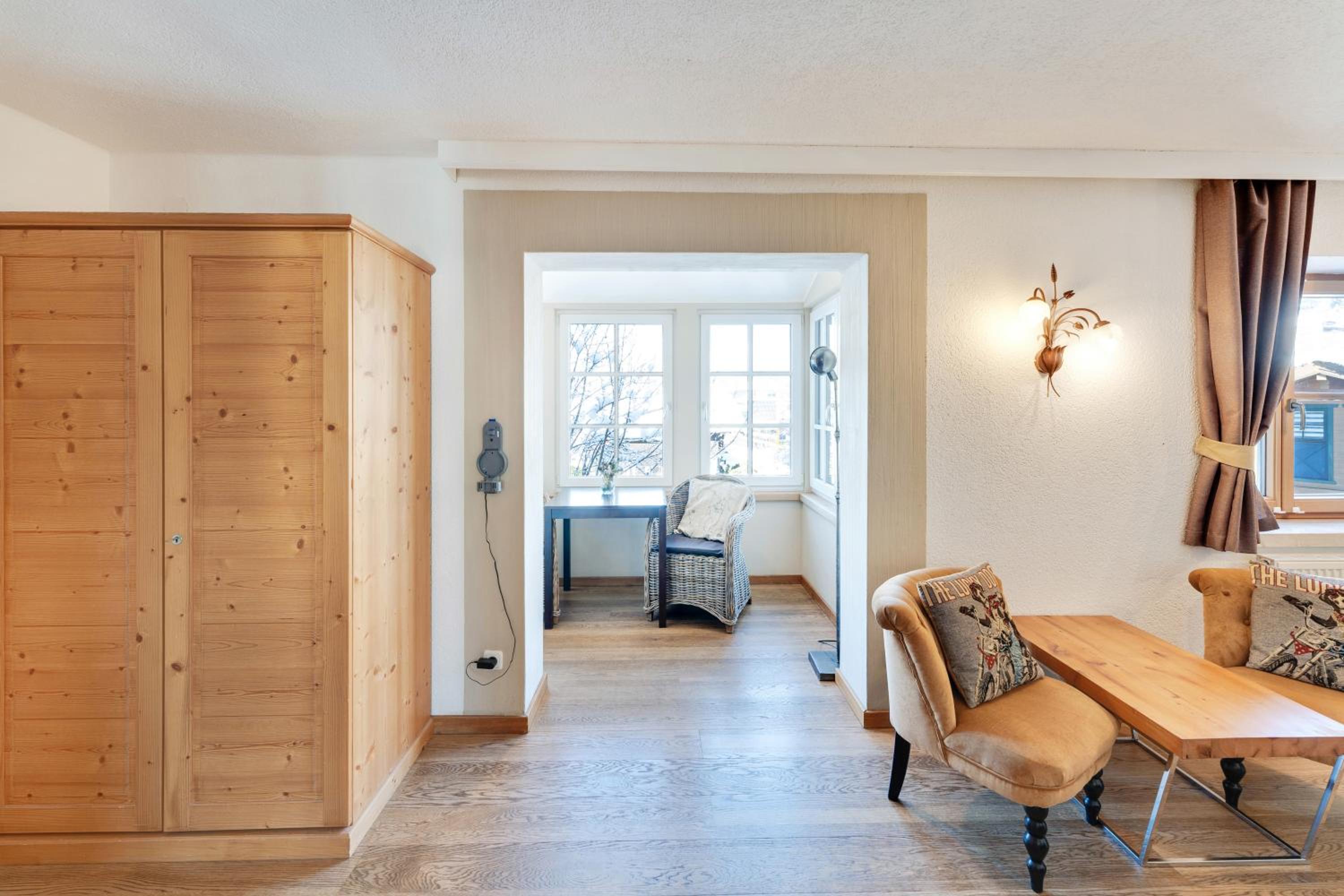 One-Bedroom Apartment with Mountain View photo 2