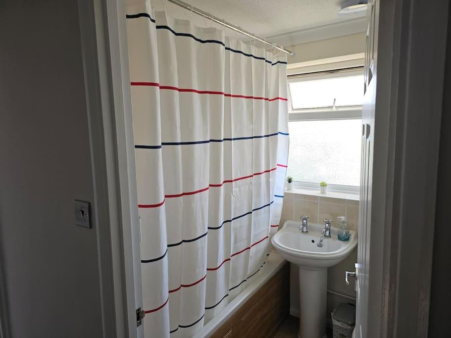 Three-Bedroom House photo 3