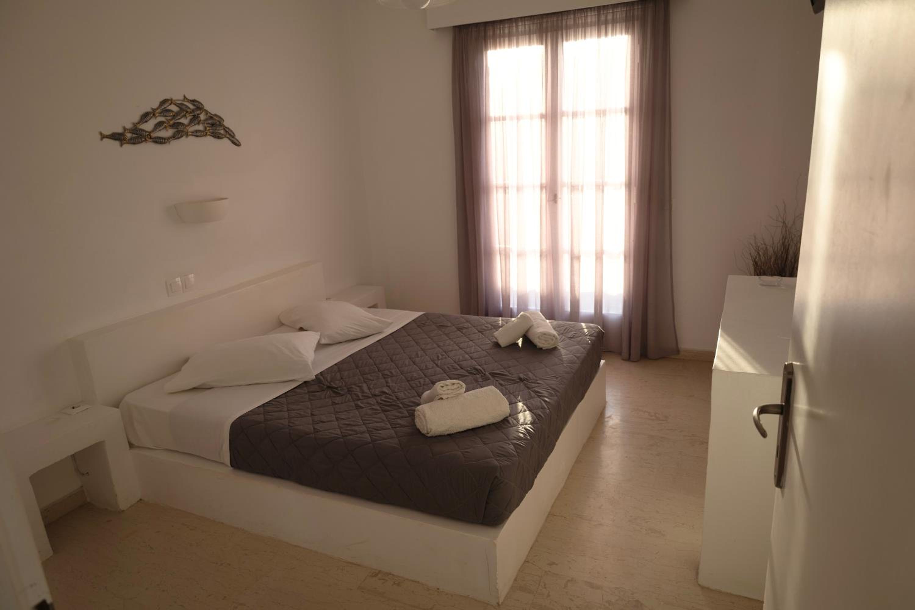 One-Bedroom Apartment - Photo 12