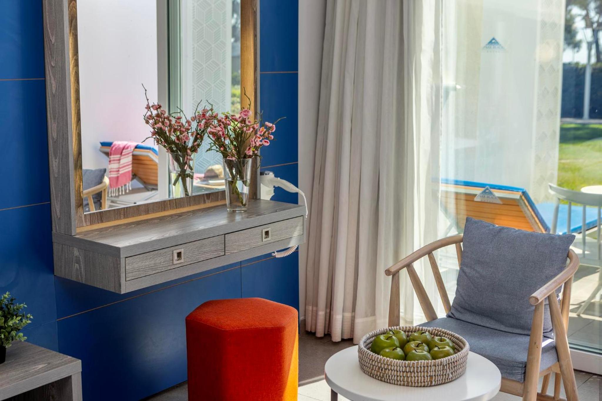 Family Room with Sea View photo 3