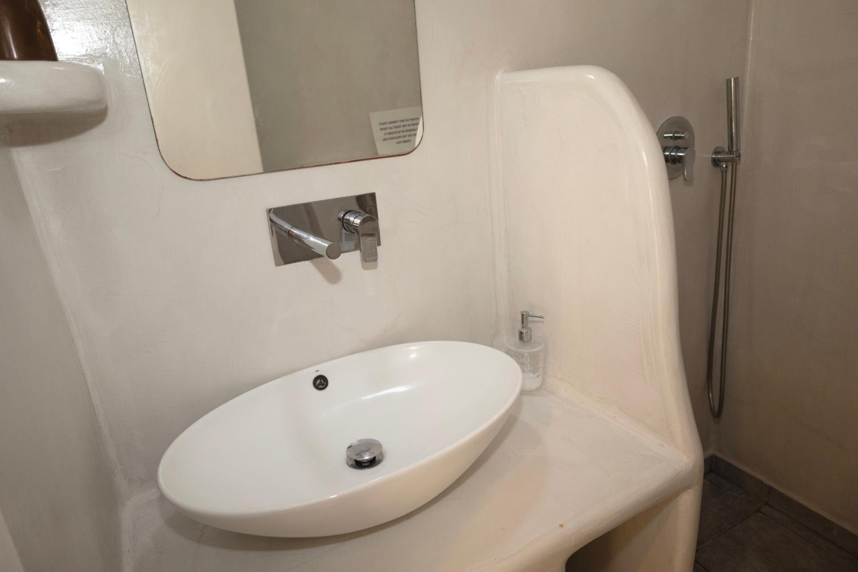 One-Bedroom Apartment - Photo 35