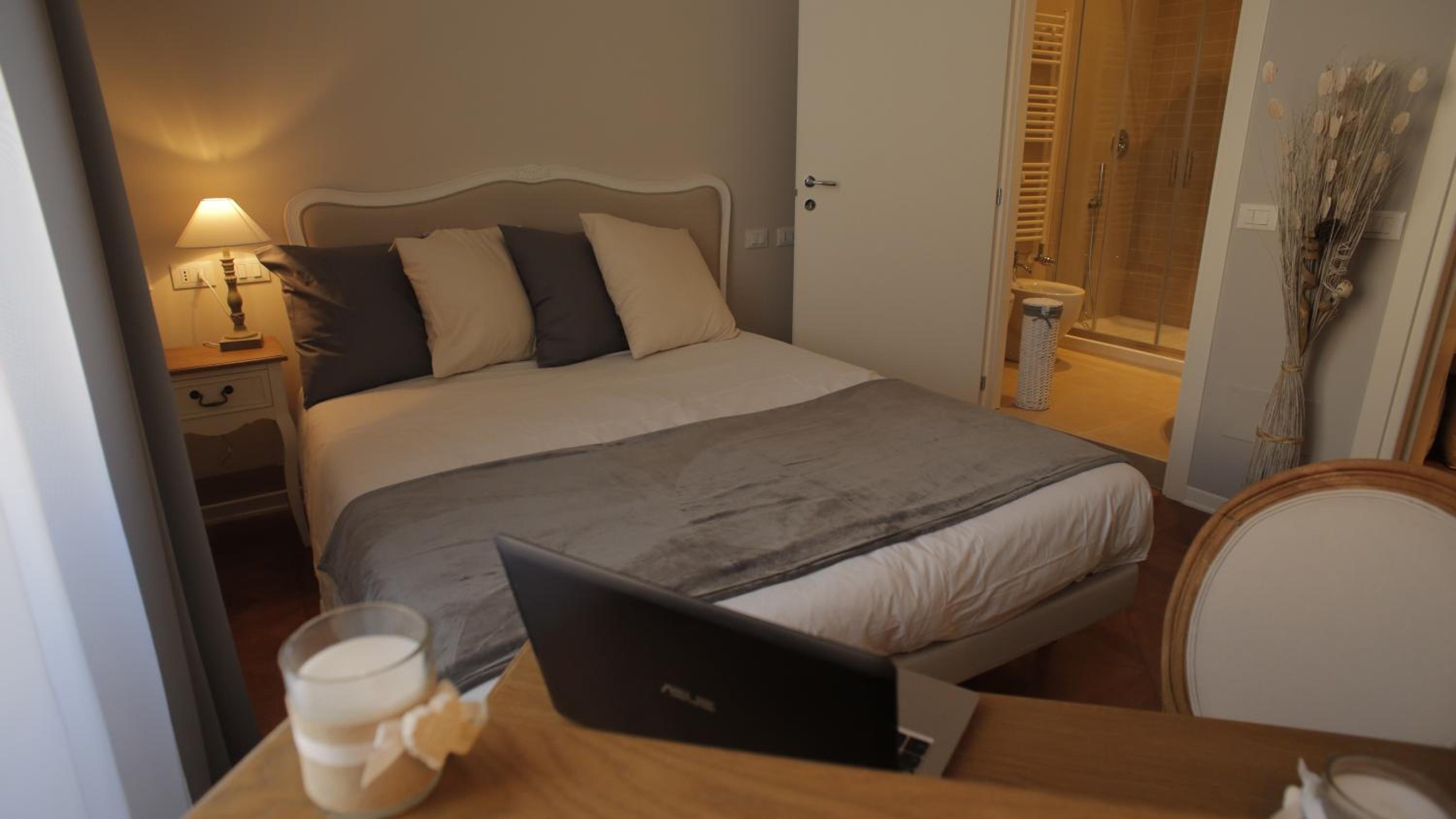 Single Room photo 3