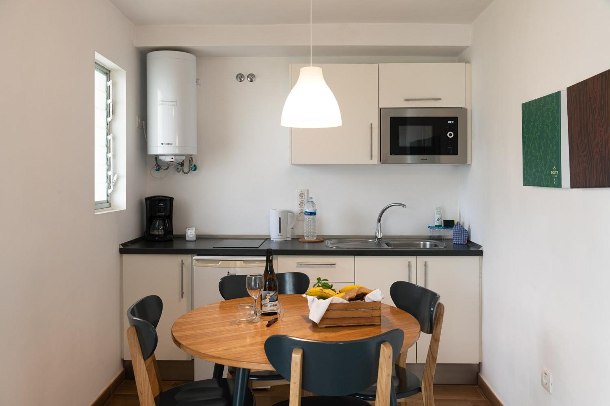 Economy Double Room thumbnail 6