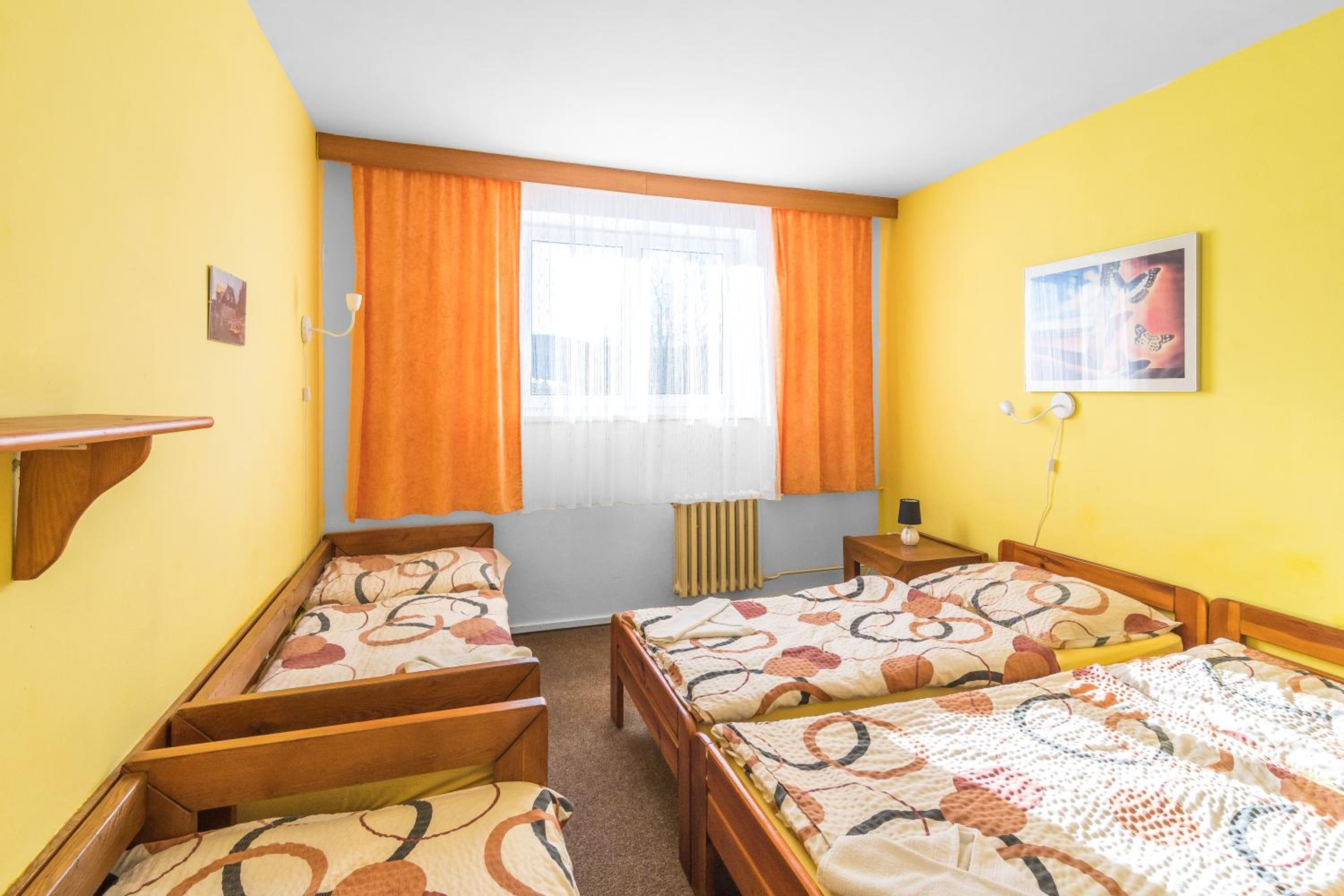 Quadruple Room with Private Bathroom photo 1