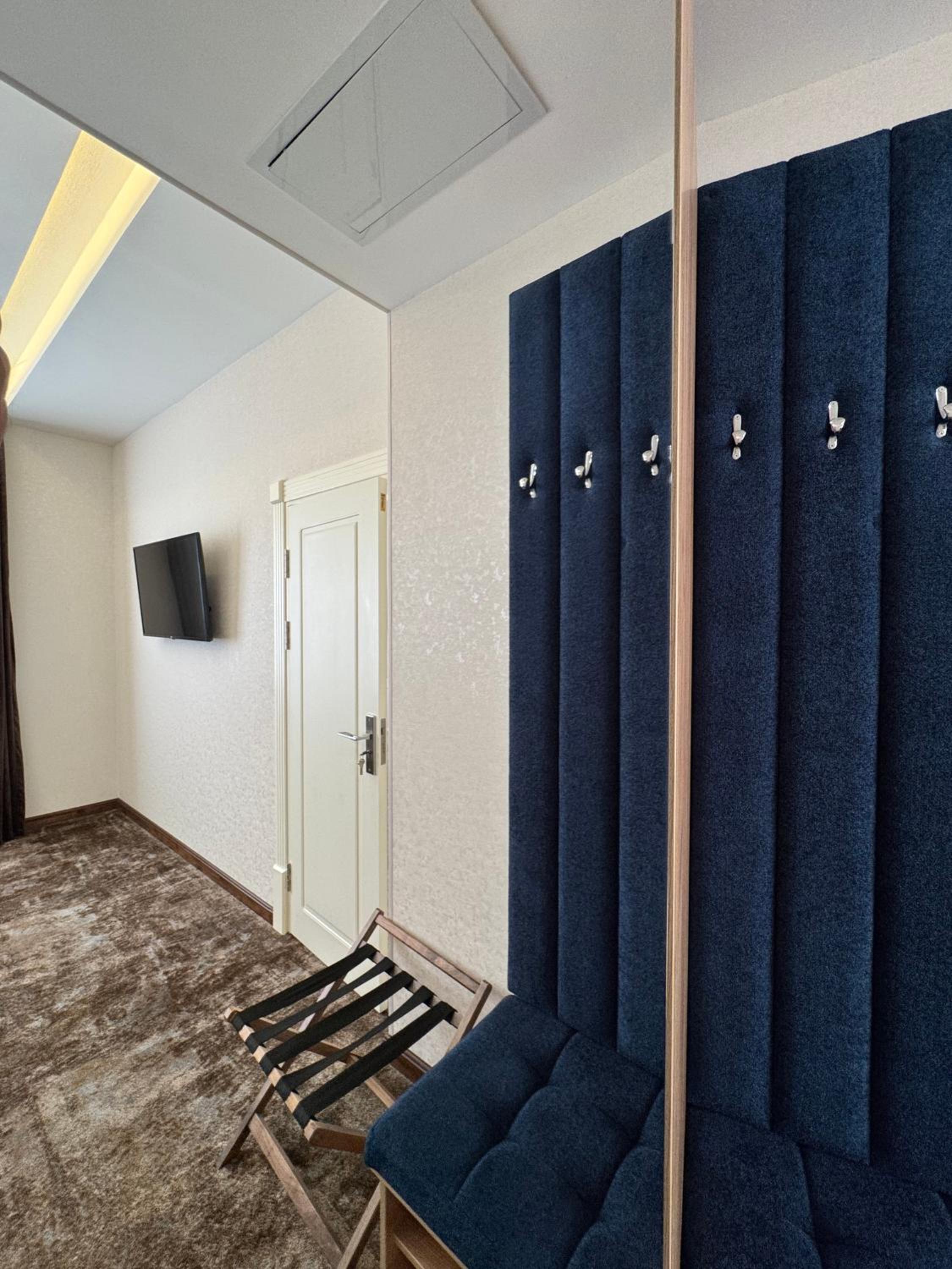 Suite - Photo 5