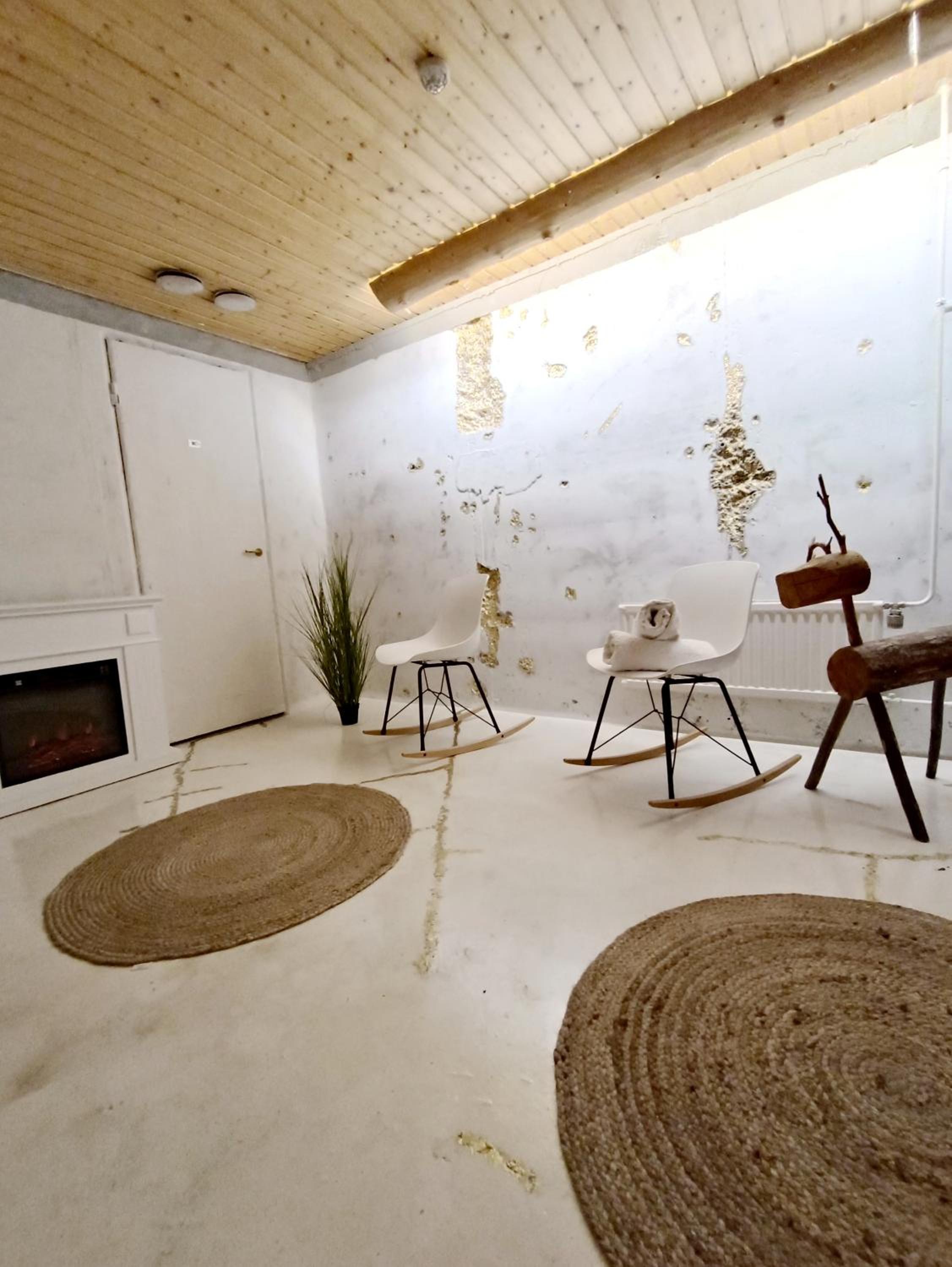 Twin Room with Lake View - Photo 5