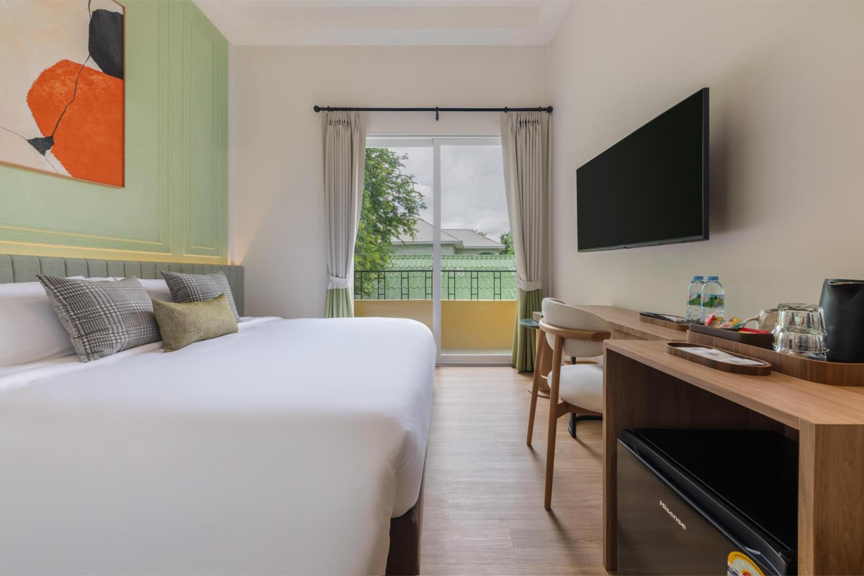Deluxe Double Room with Balcony photo 3