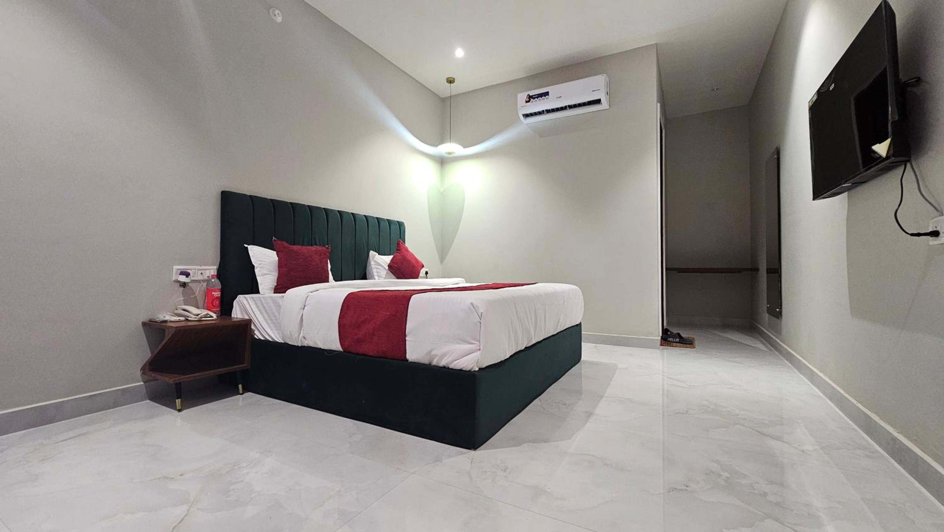 Deluxe Room - Photo 1