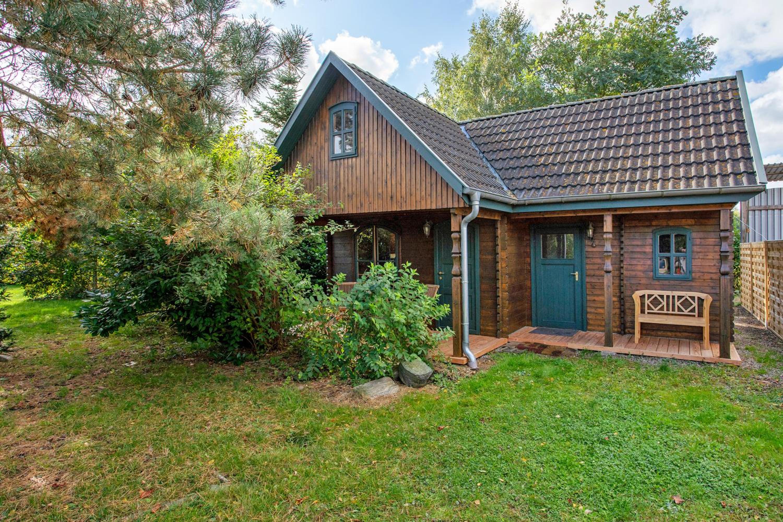Three-Bedroom House photo 2