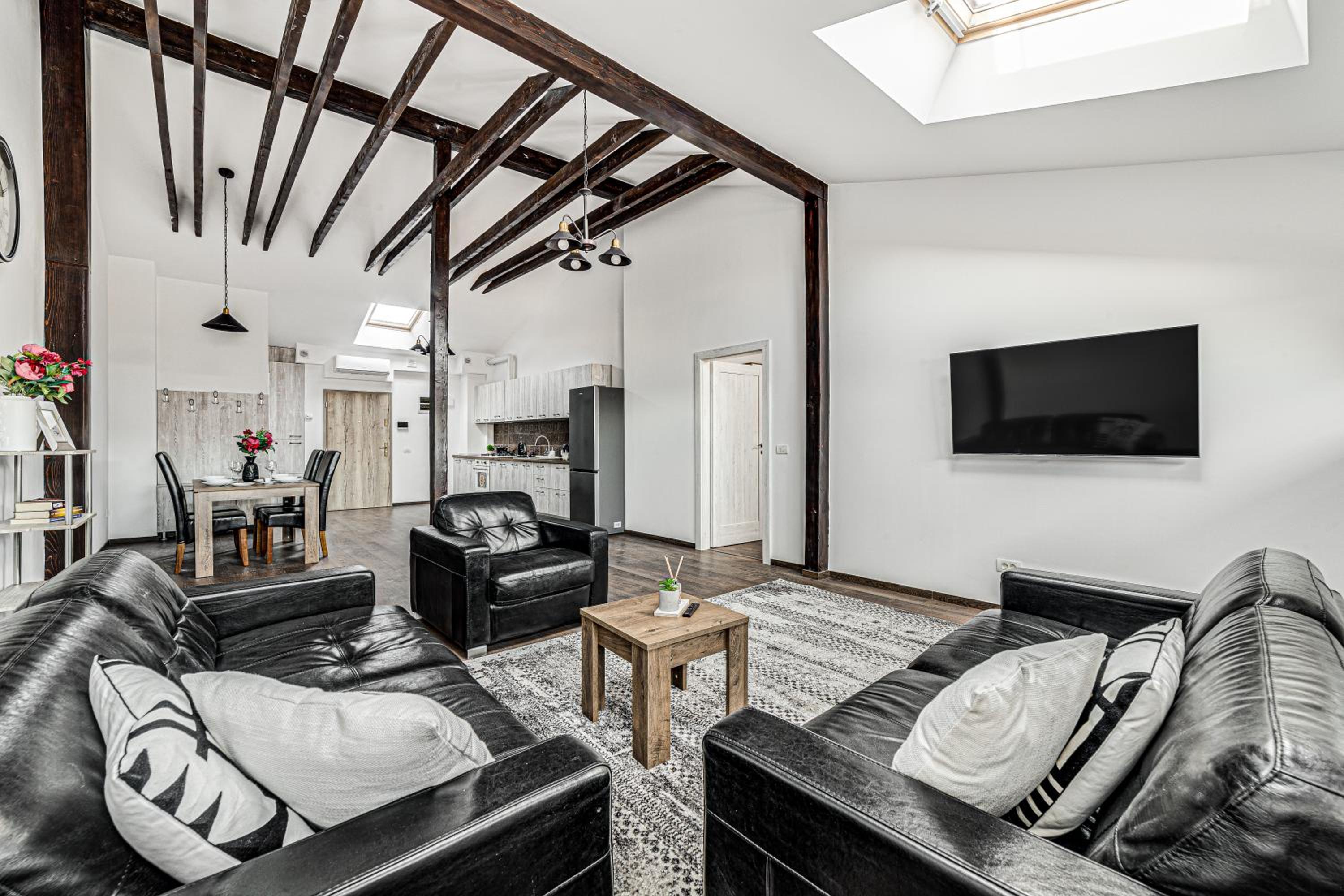One-Bedroom Apartment with View photo 2