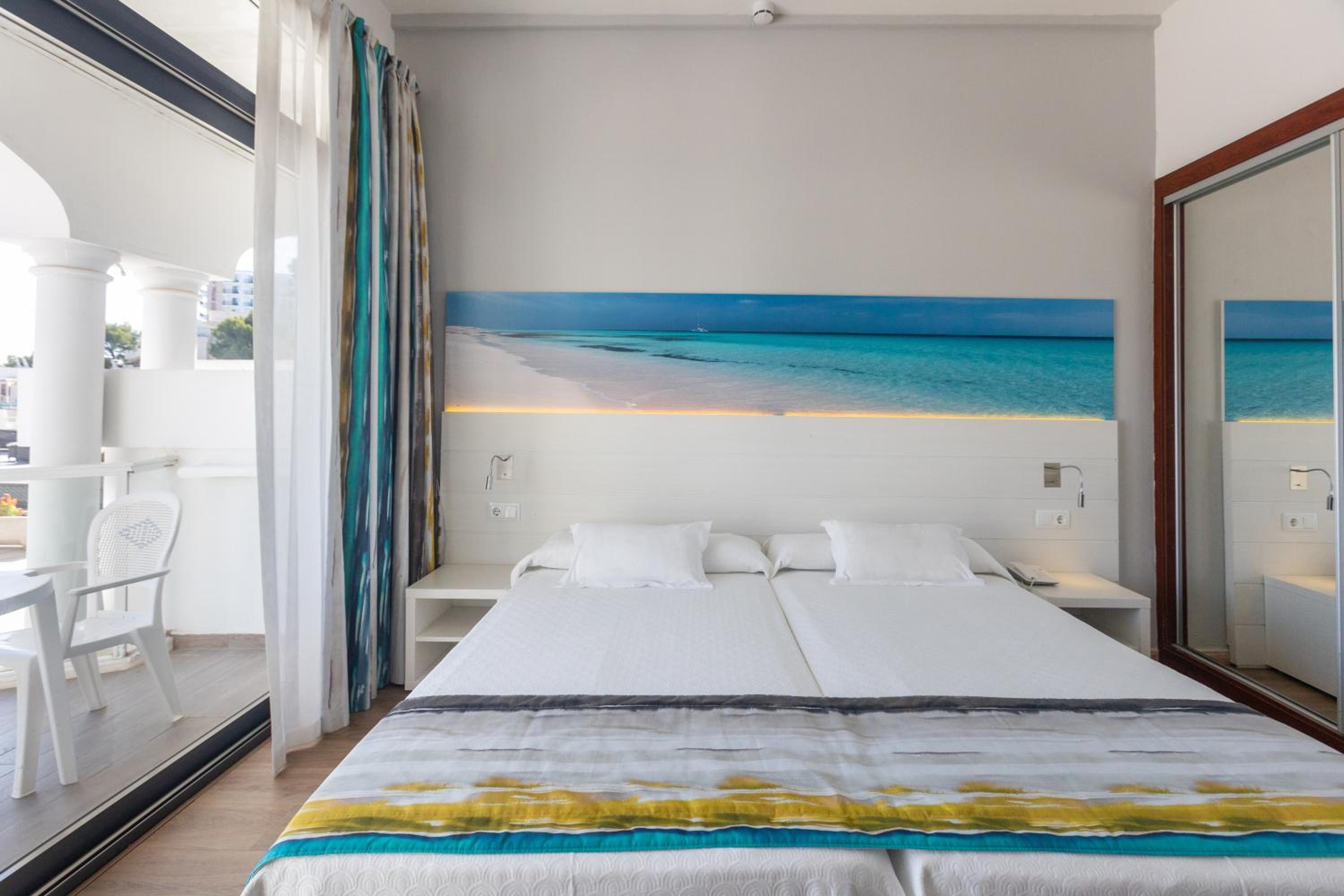 Twin Room with Sea View and Direct Access to Solarium - Photo 2