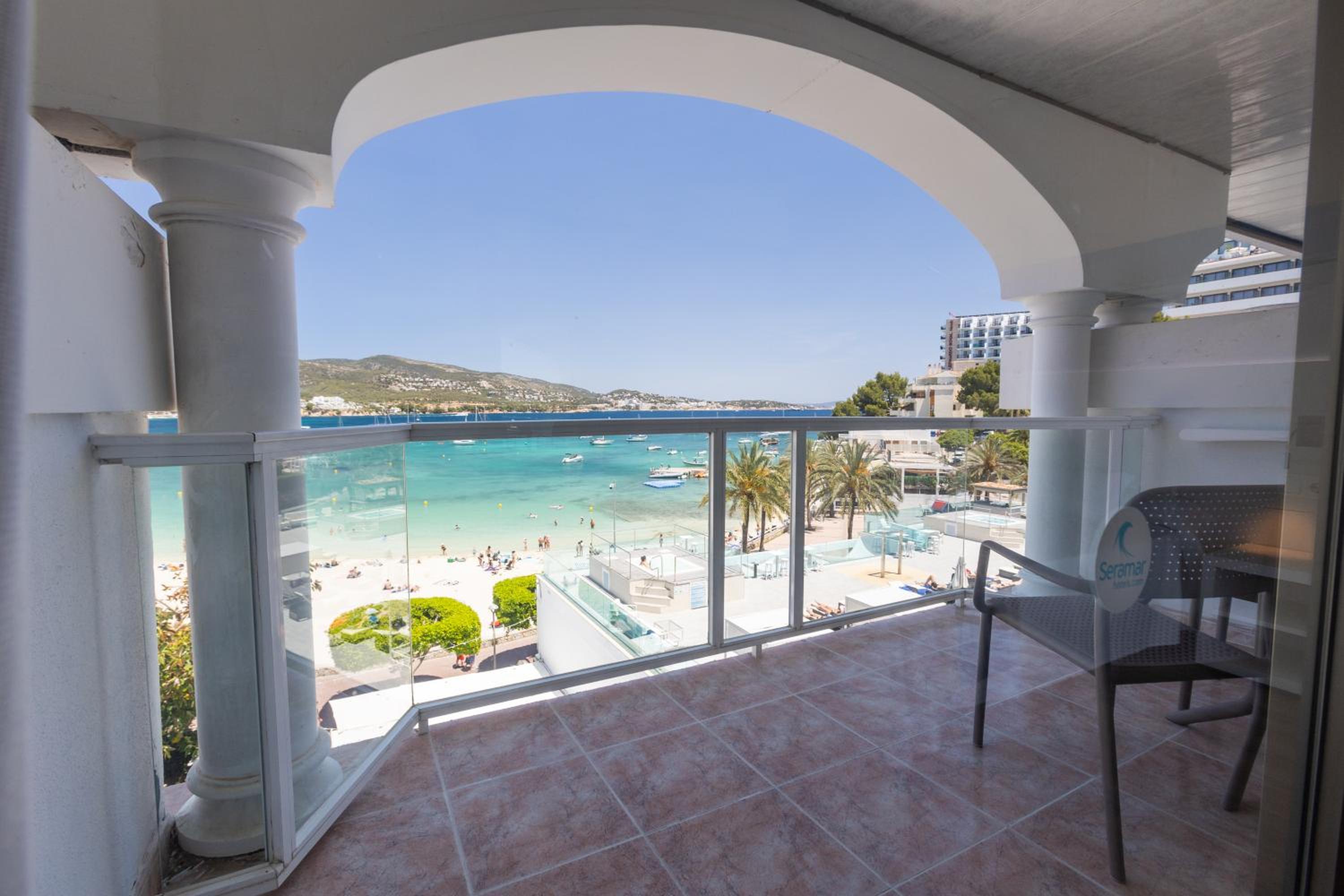Twin Room with Sea View - High Floor