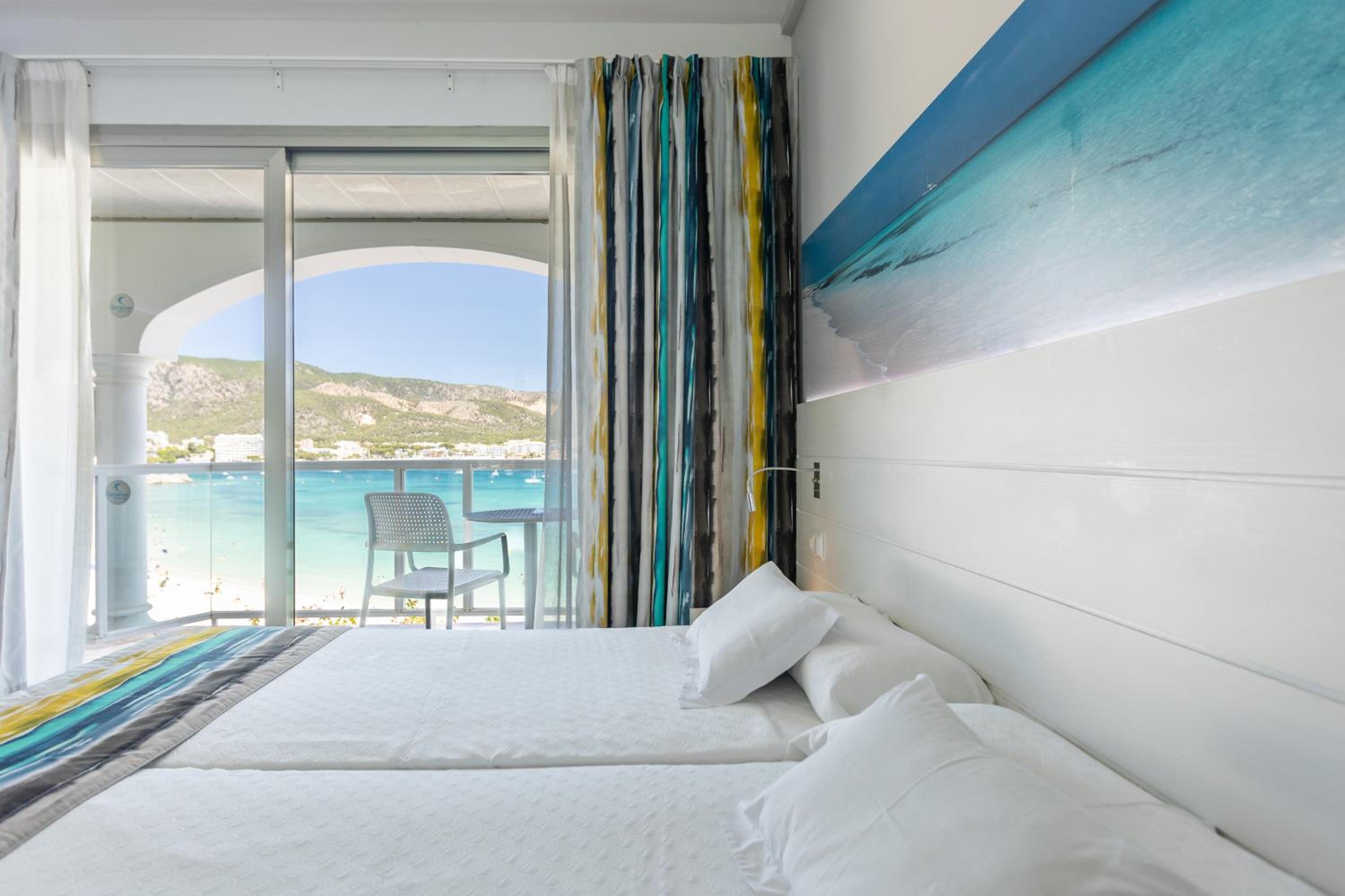 Twin Room with Sea View - Photo 7
