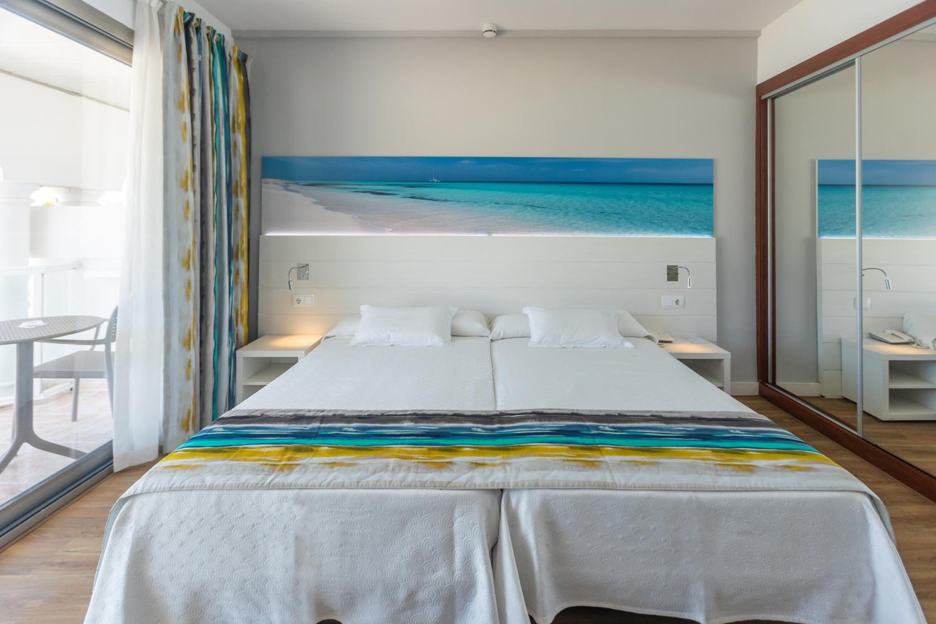 Twin Room with Sea View - Photo 3