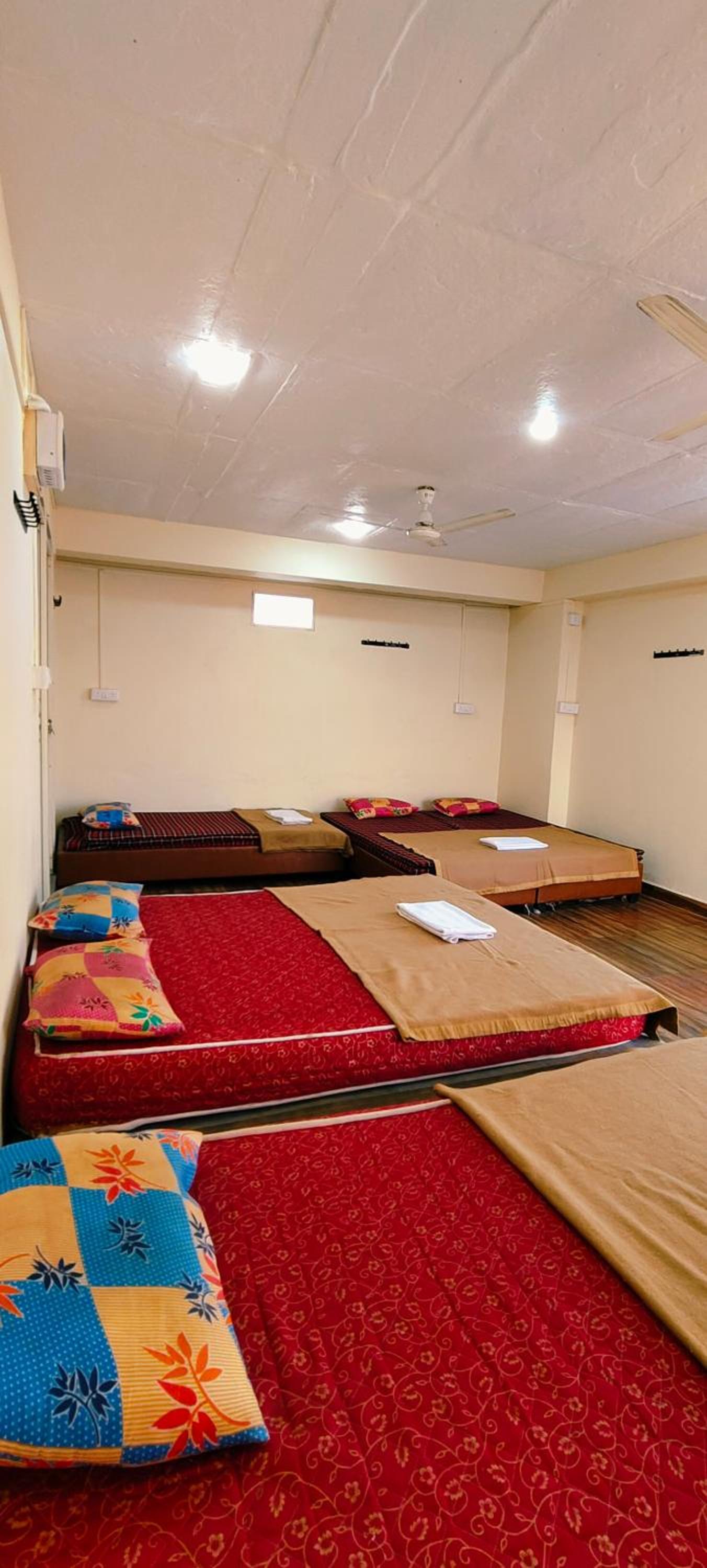10-Bed Mixed Dormitory Room