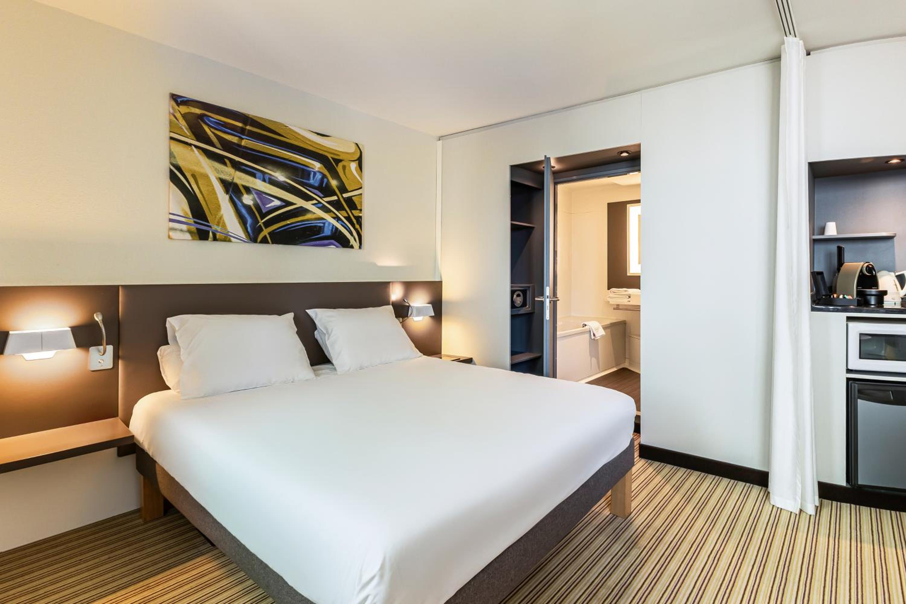 Executive Suite - Photo 1