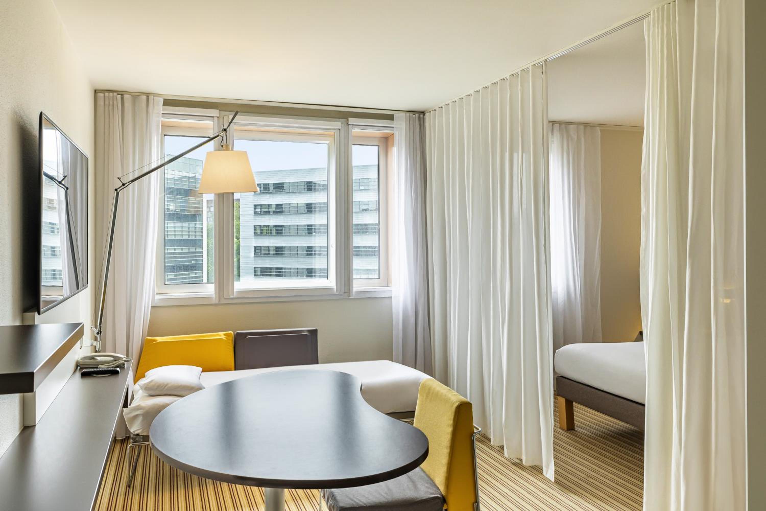 Executive Suite - Photo 4