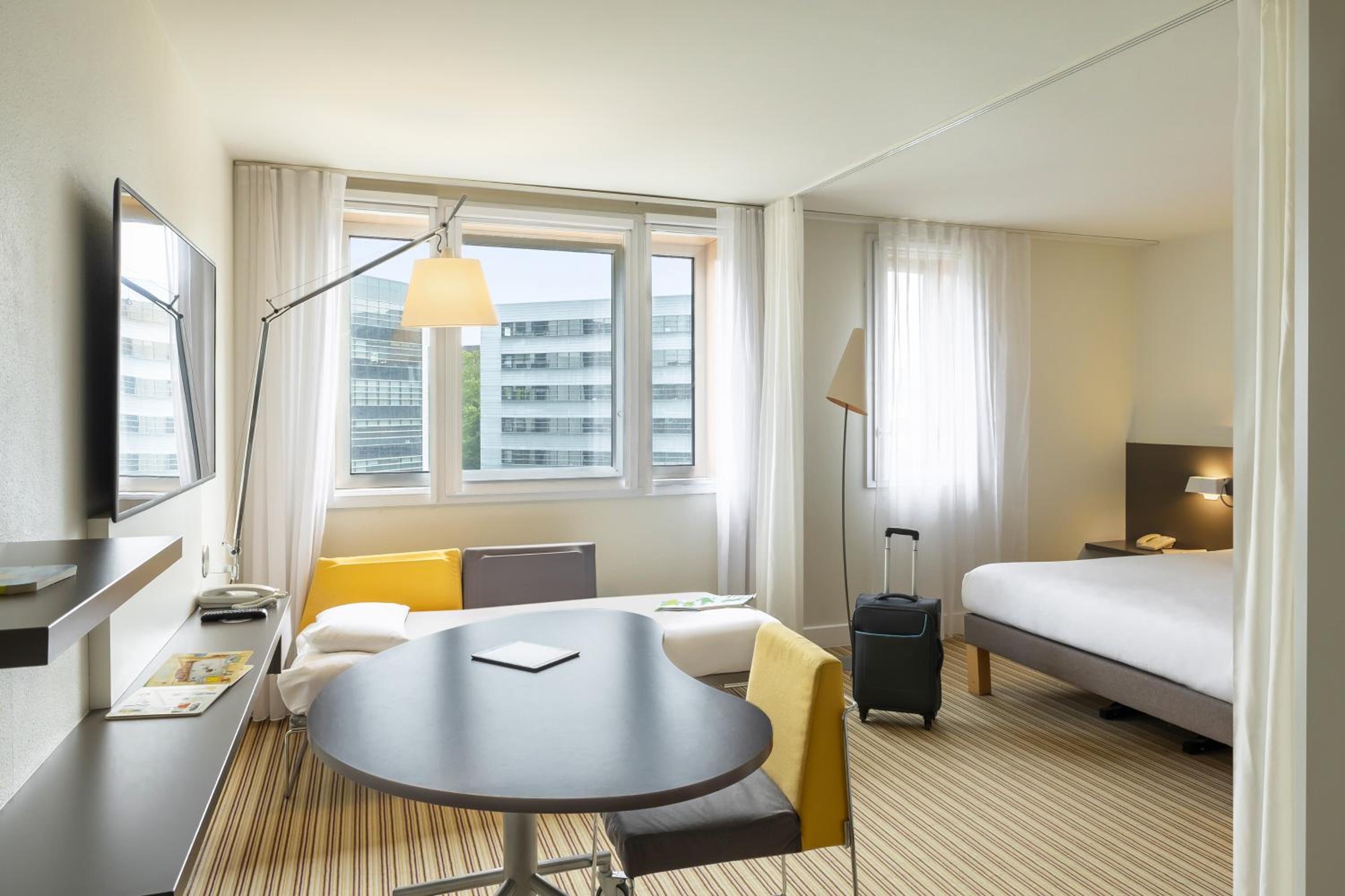 Executive Suite - Photo 3