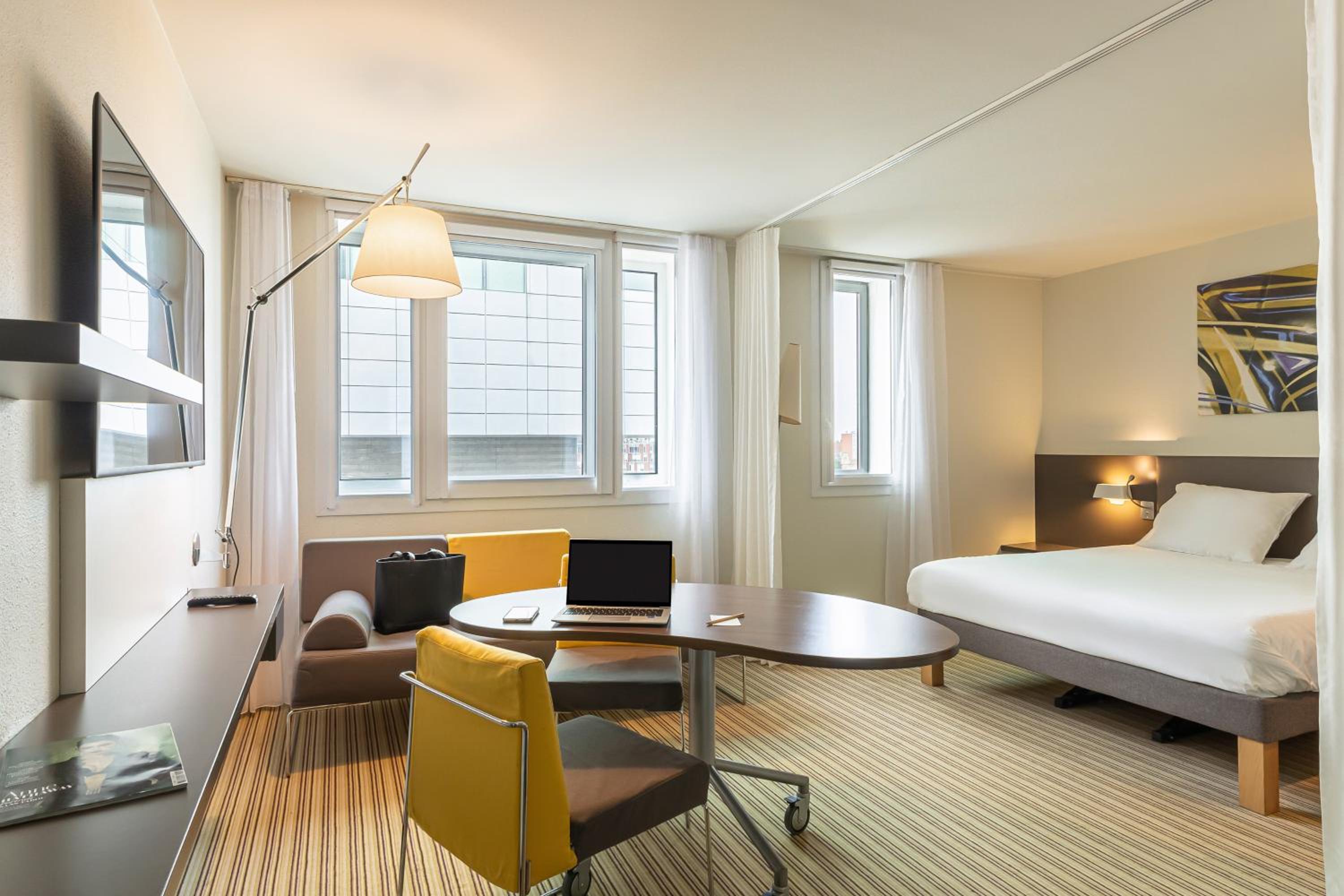 Executive Suite - Photo 7