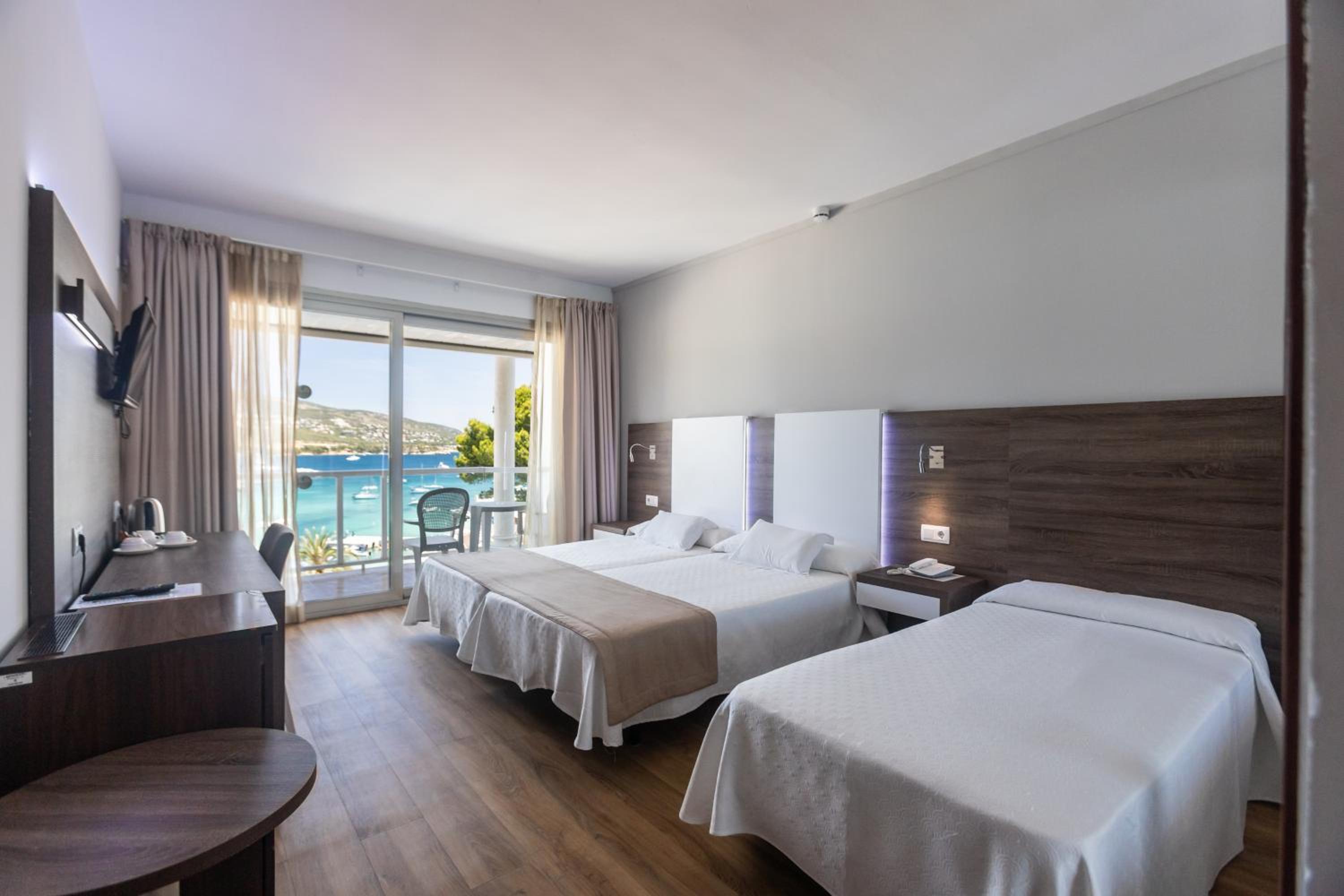 Triple Room with Sea View