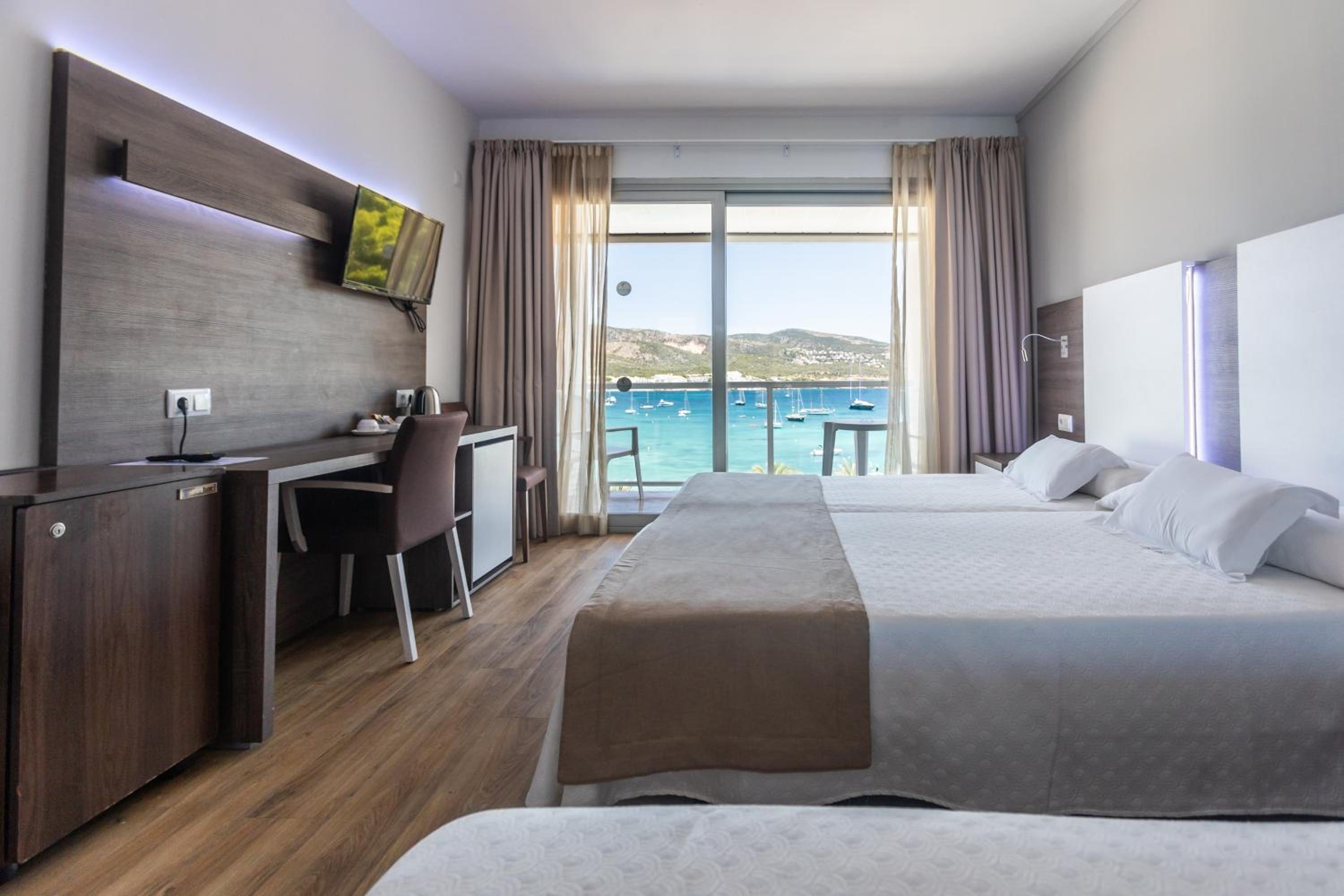 Triple Room with Sea View