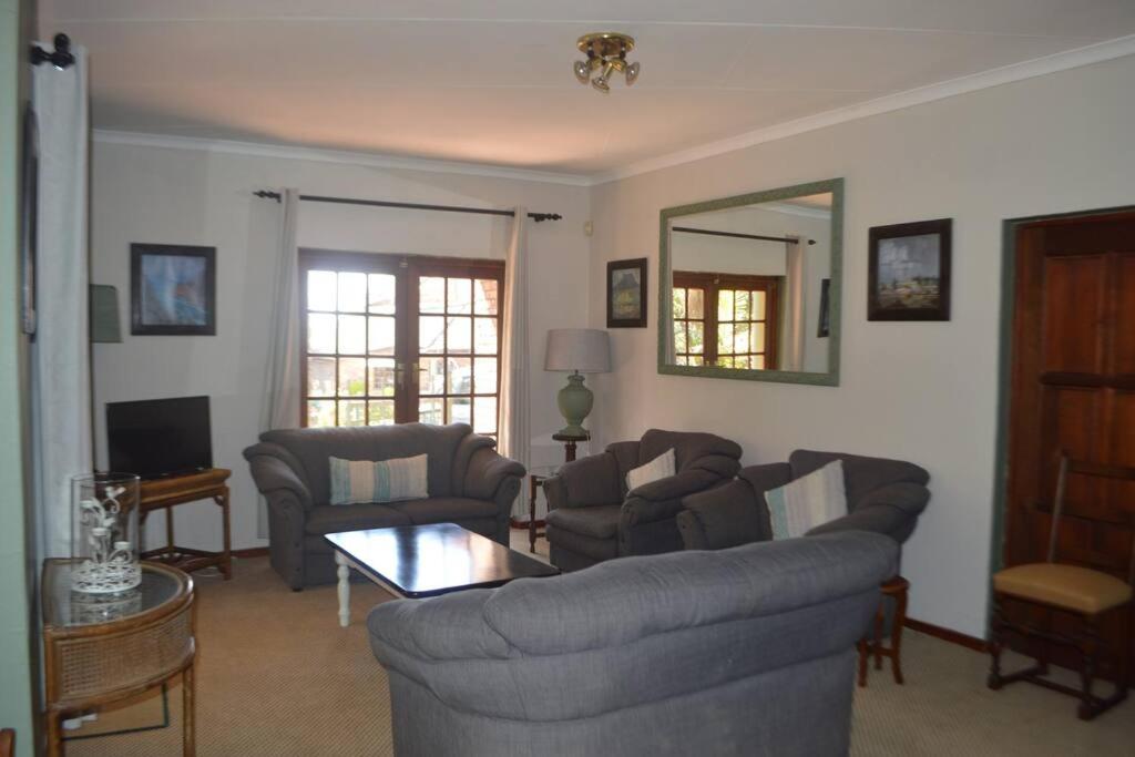 Three-Bedroom Apartment photo 1
