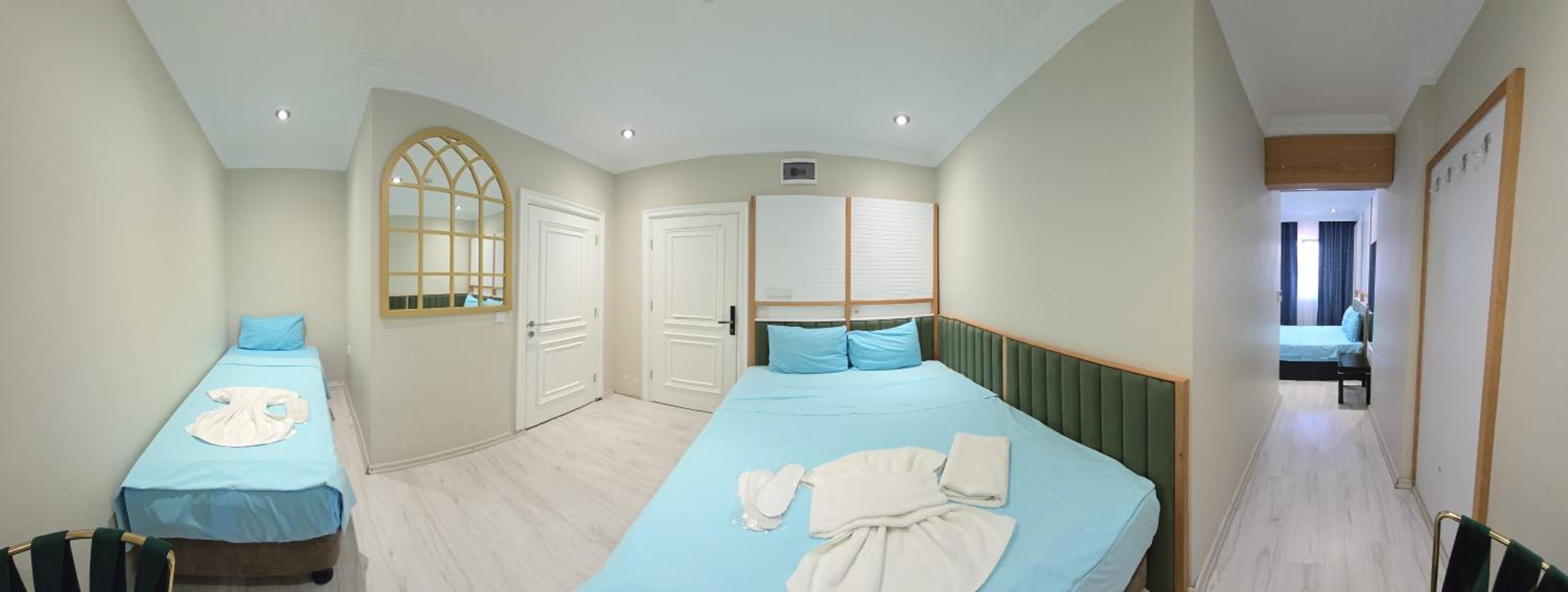 Deluxe Family Room photo 1