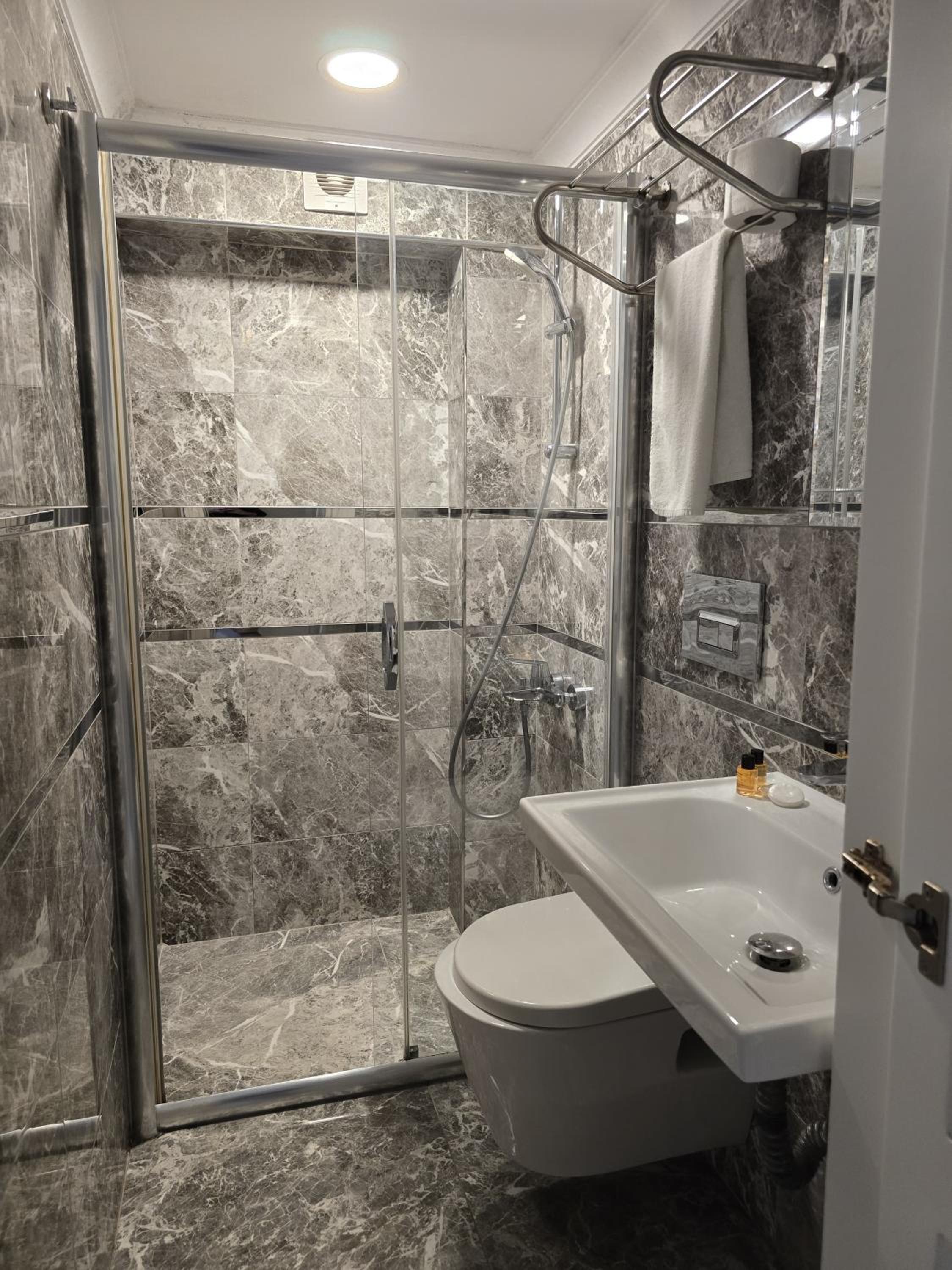 Deluxe Triple Room photo 2