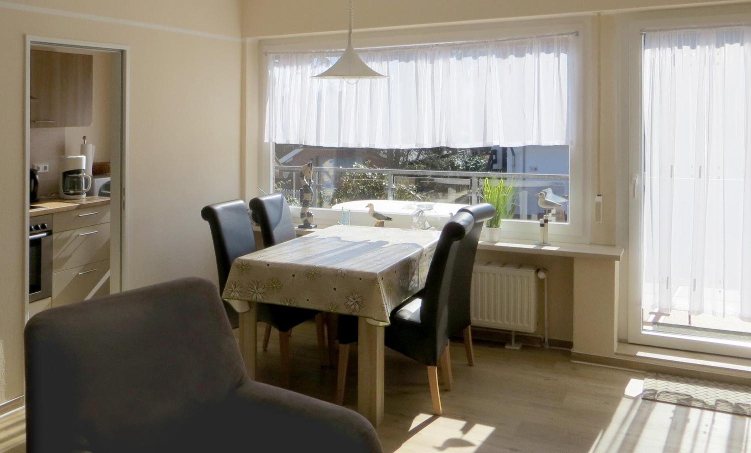 Apartment with Balcony photo 3