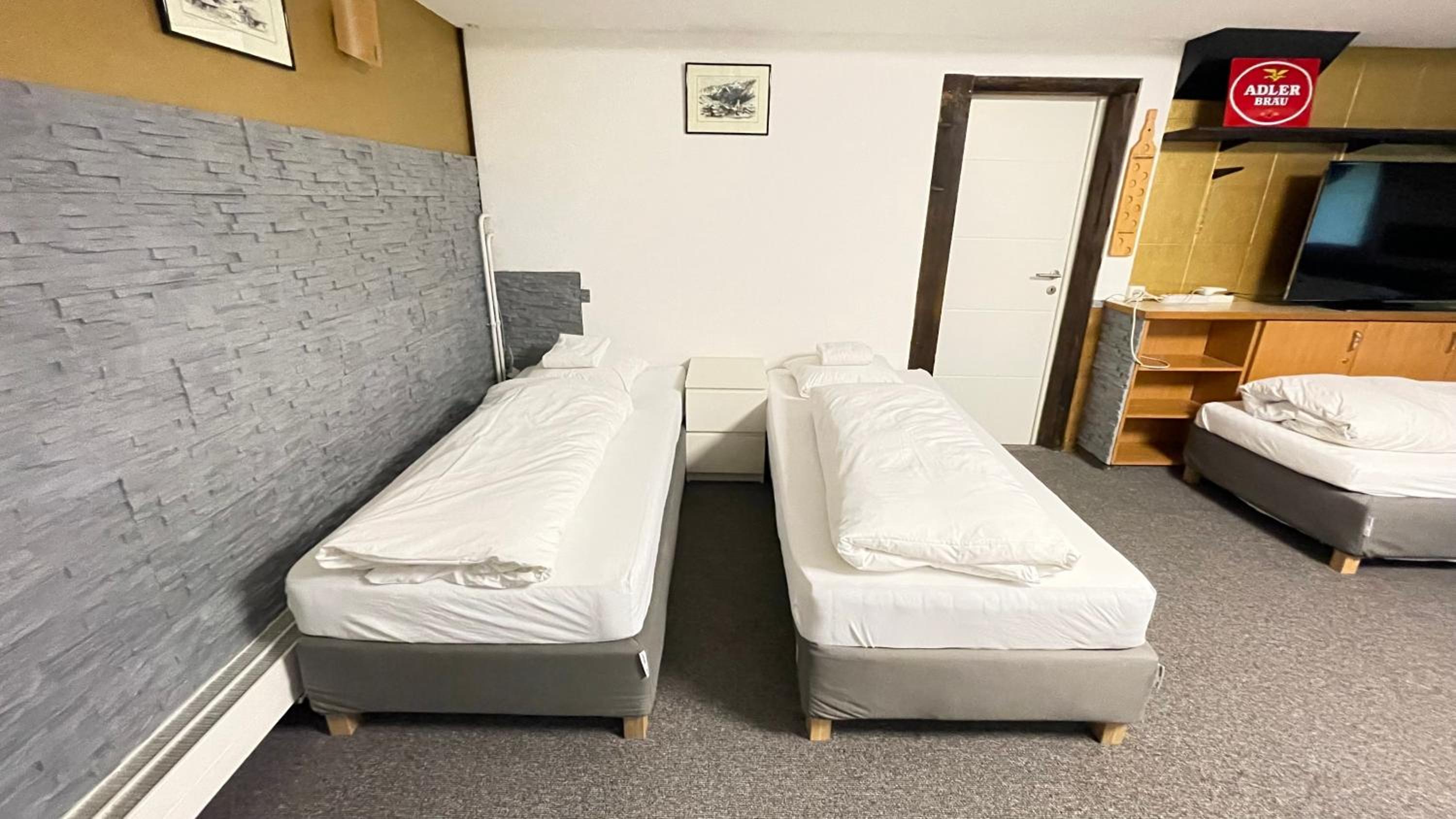 10-Bed Mixed Dormitory Room photo 3
