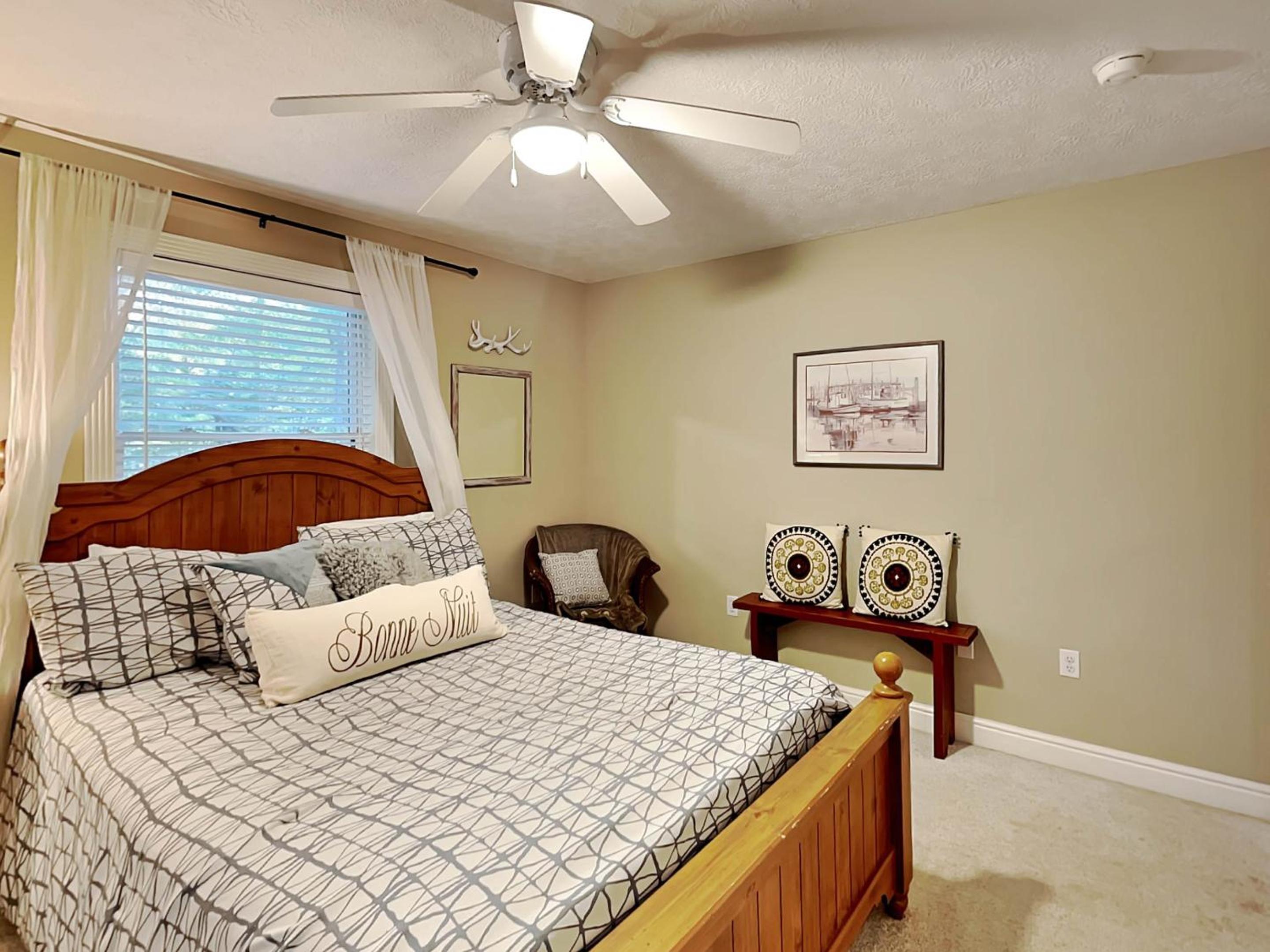 Five-Bedroom House photo 1