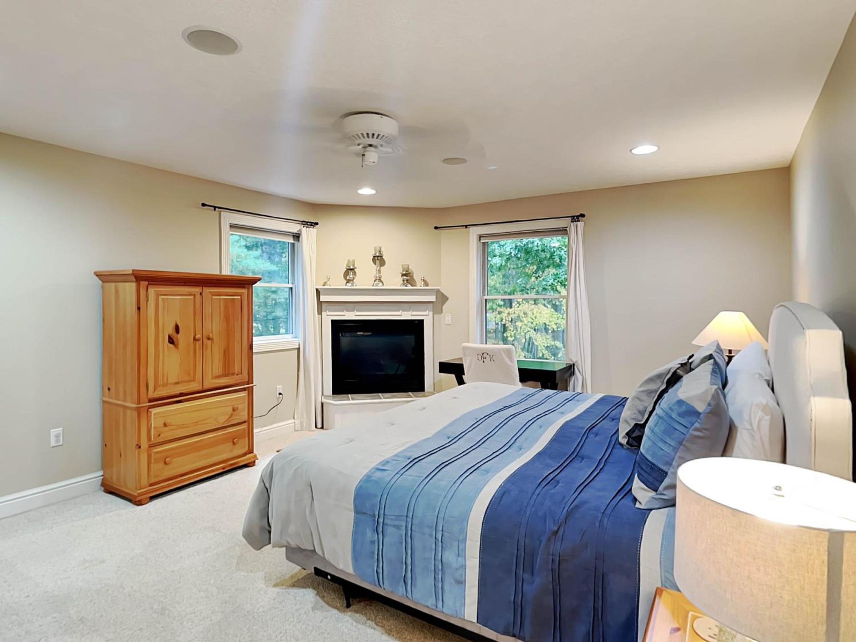 Five-Bedroom House photo 2