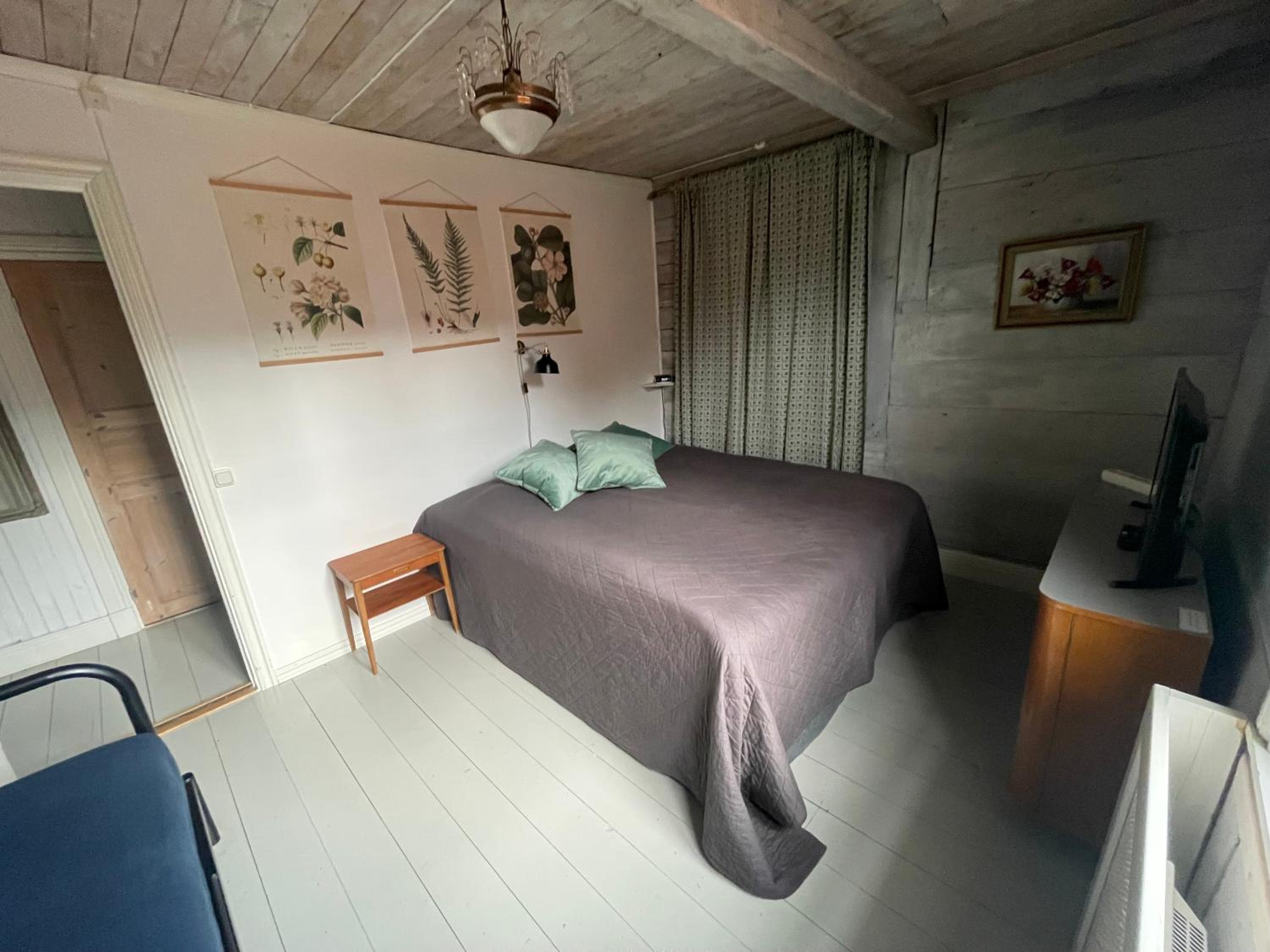 One-Bedroom Apartment - Photo 1
