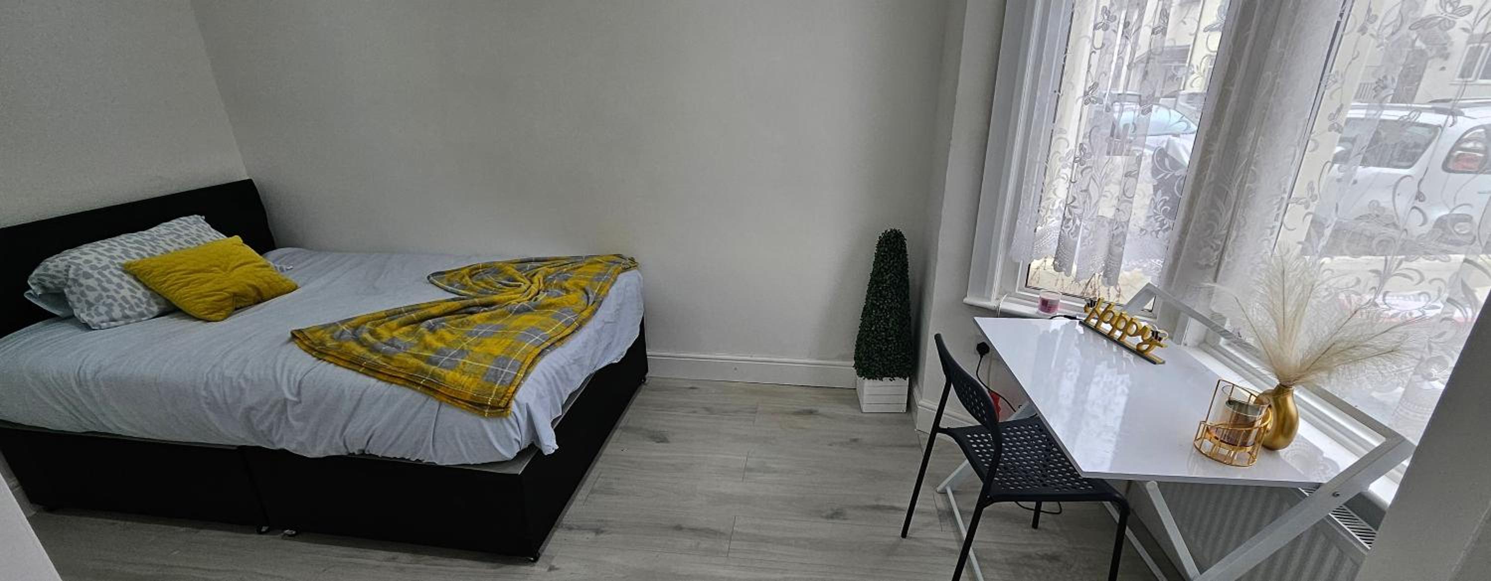 Three-Bedroom Apartment photo 1