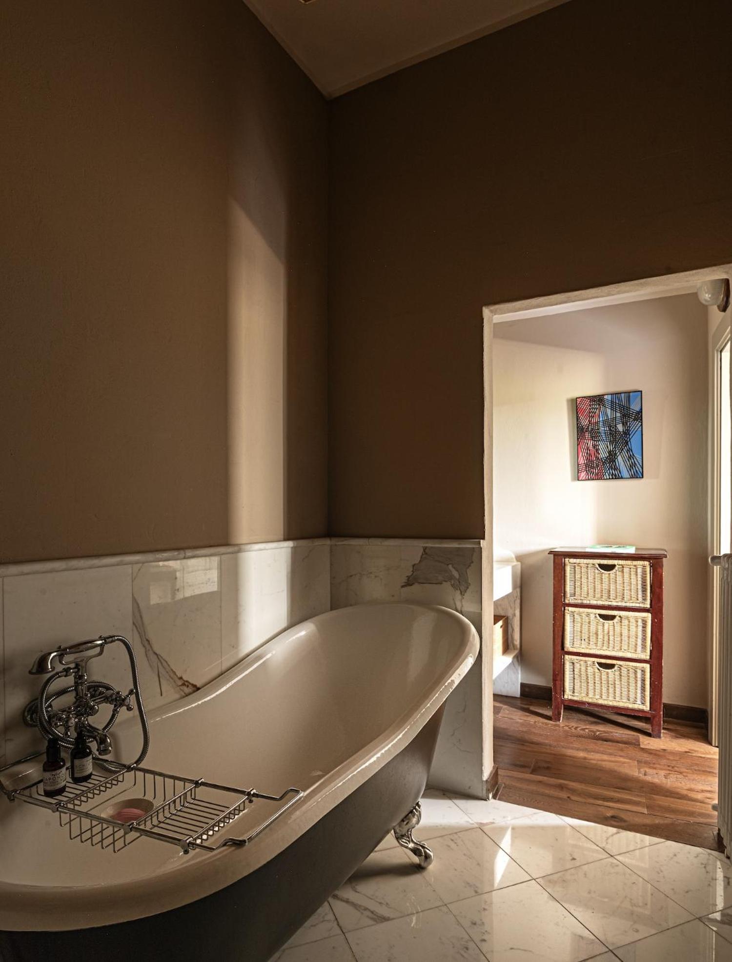 Suite - Photo 15