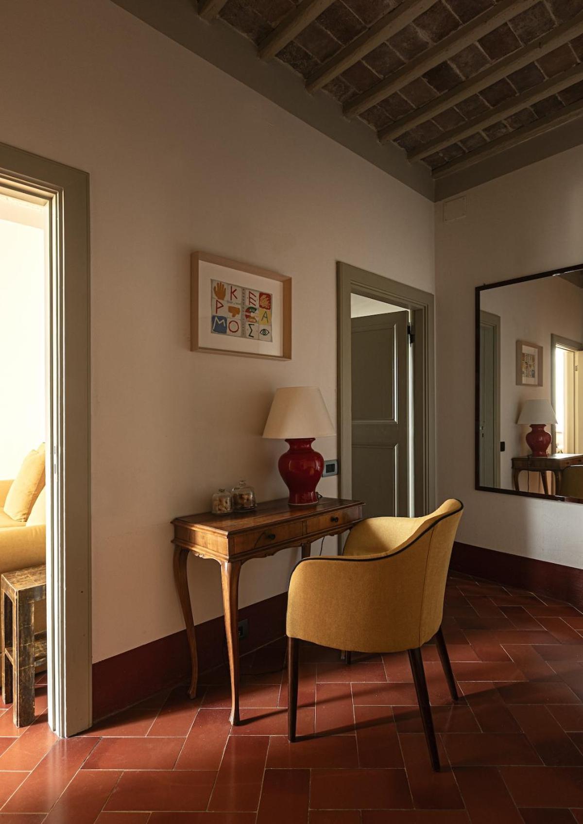 Suite - Photo 9