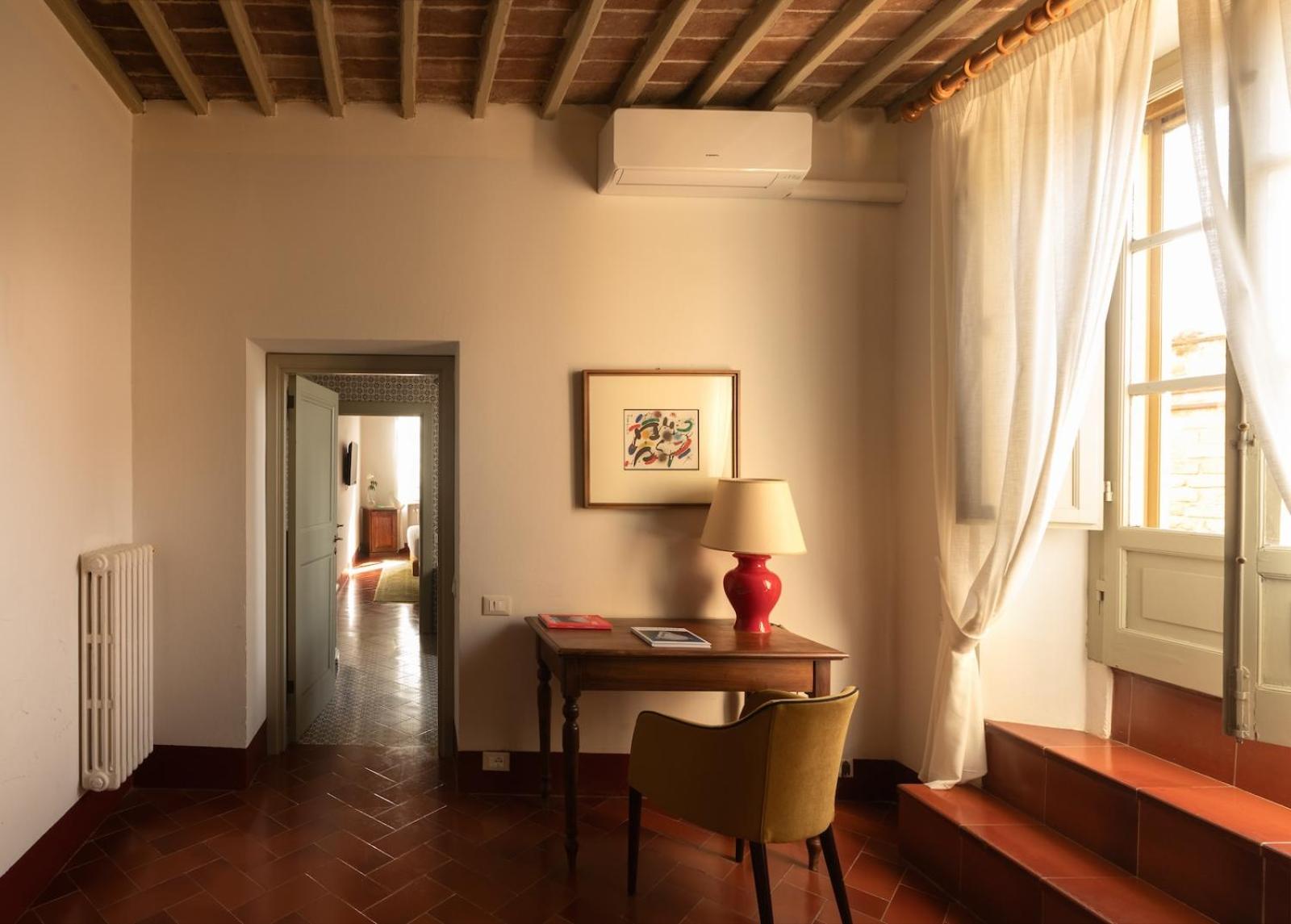Suite - Photo 4