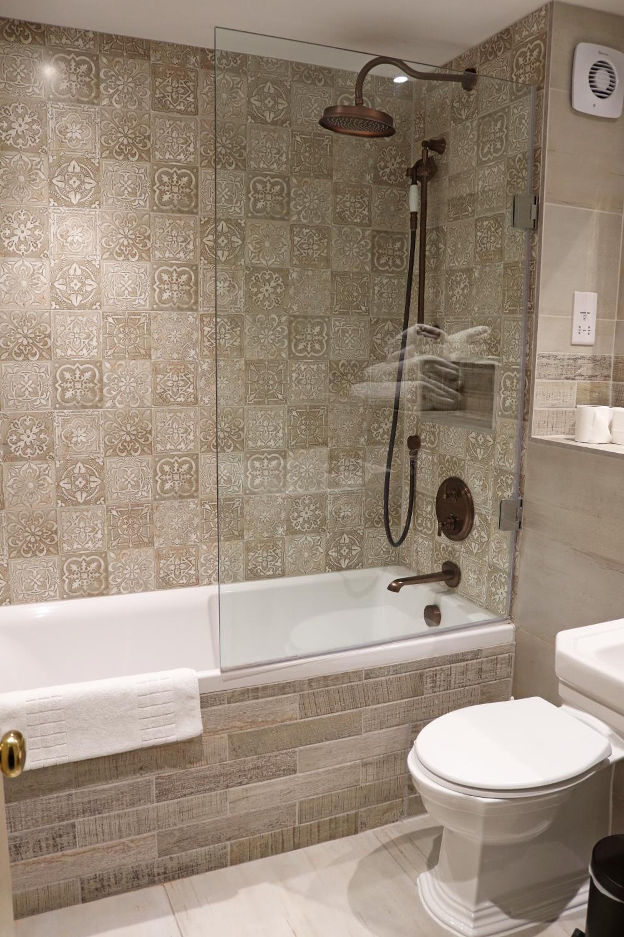 Large Double or Twin Room photo 2