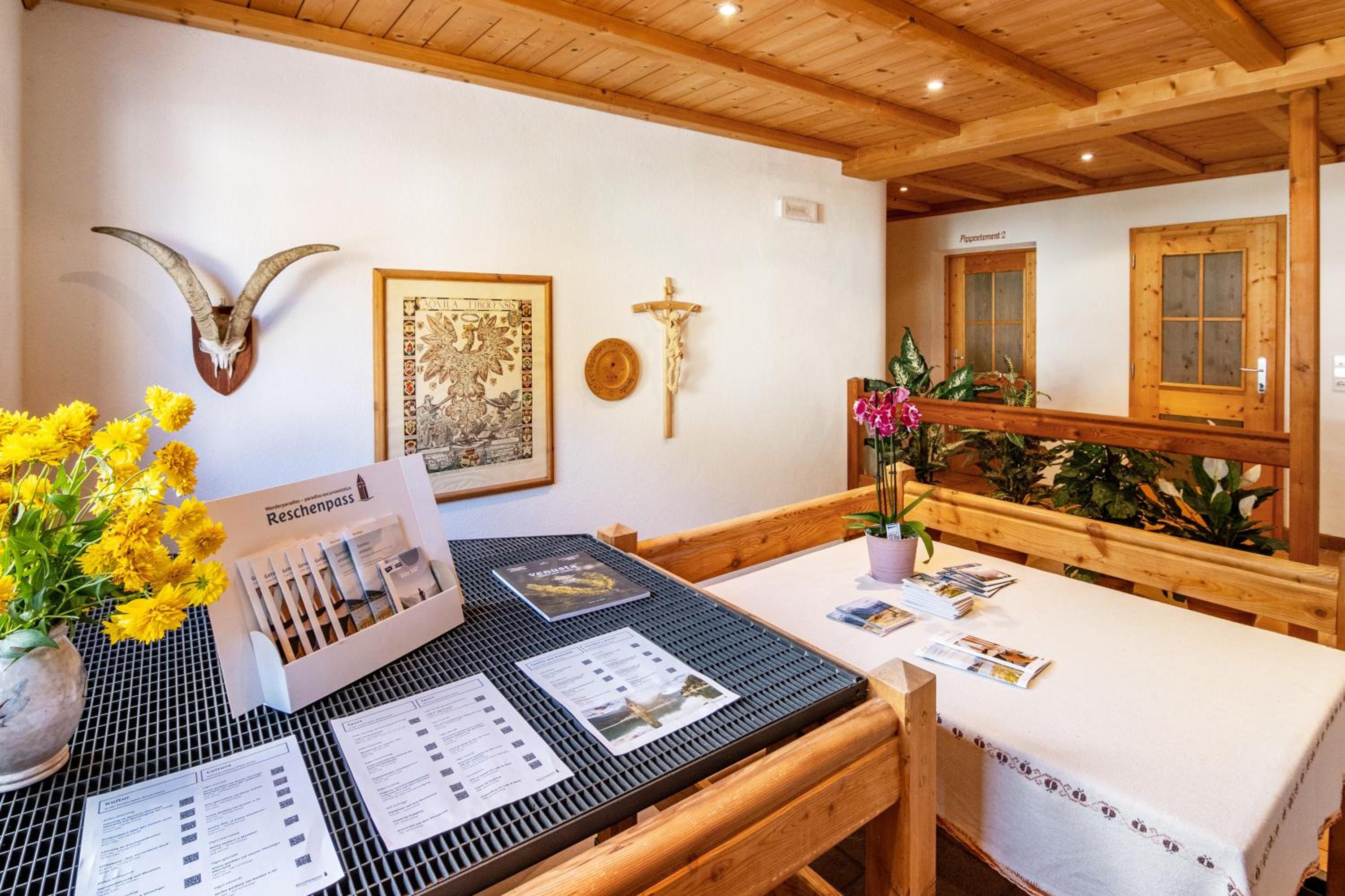 Two-Bedroom Deluxe Apartment with Garden View photo 2