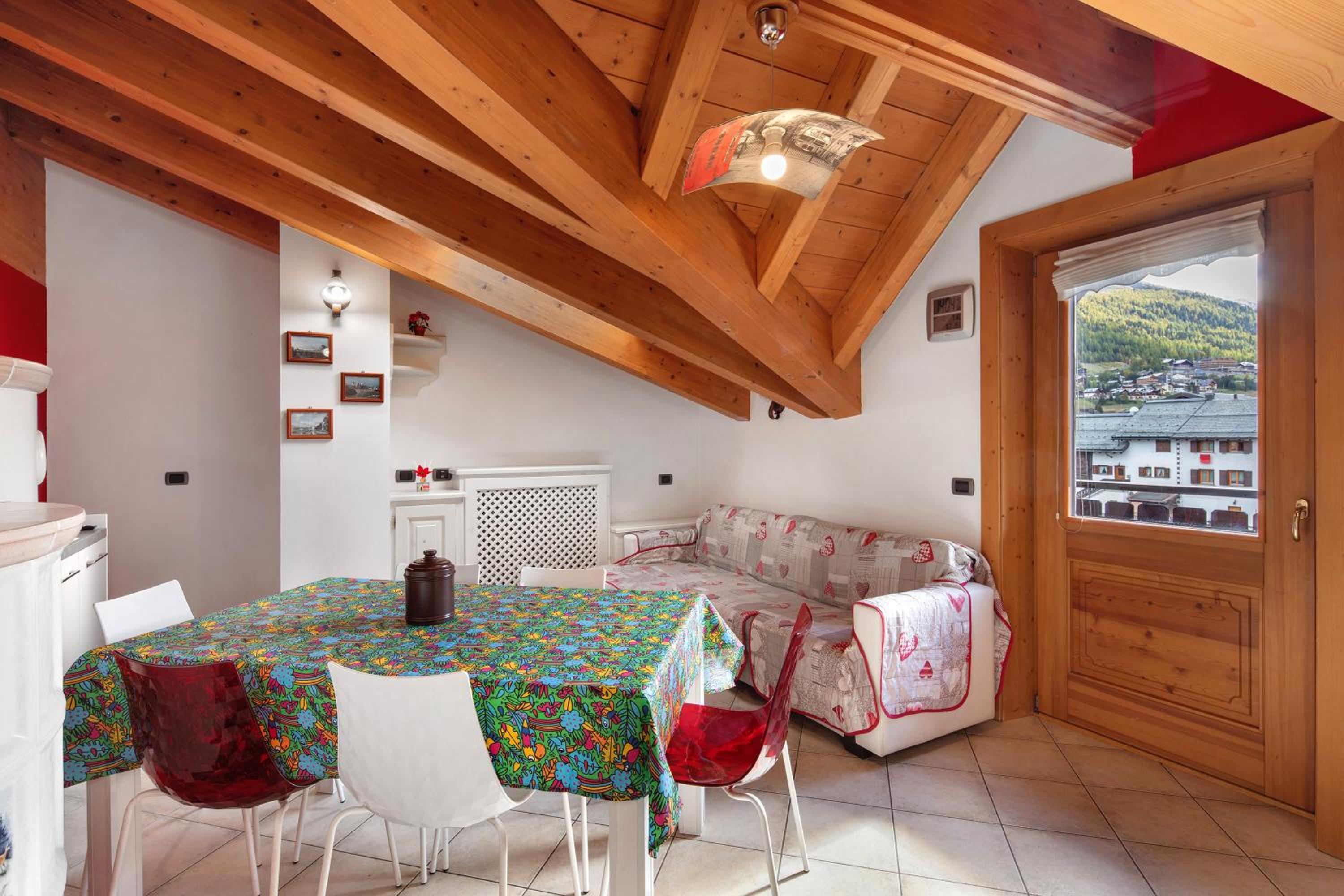 Three-Bedroom Premium Apartment with Balcony photo 3