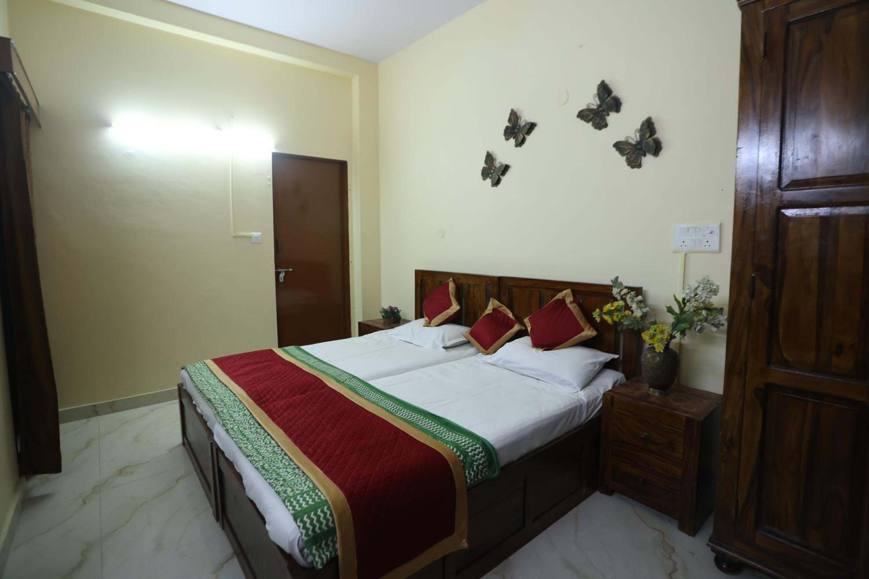 Standard Double Room with Shared Bathroom
