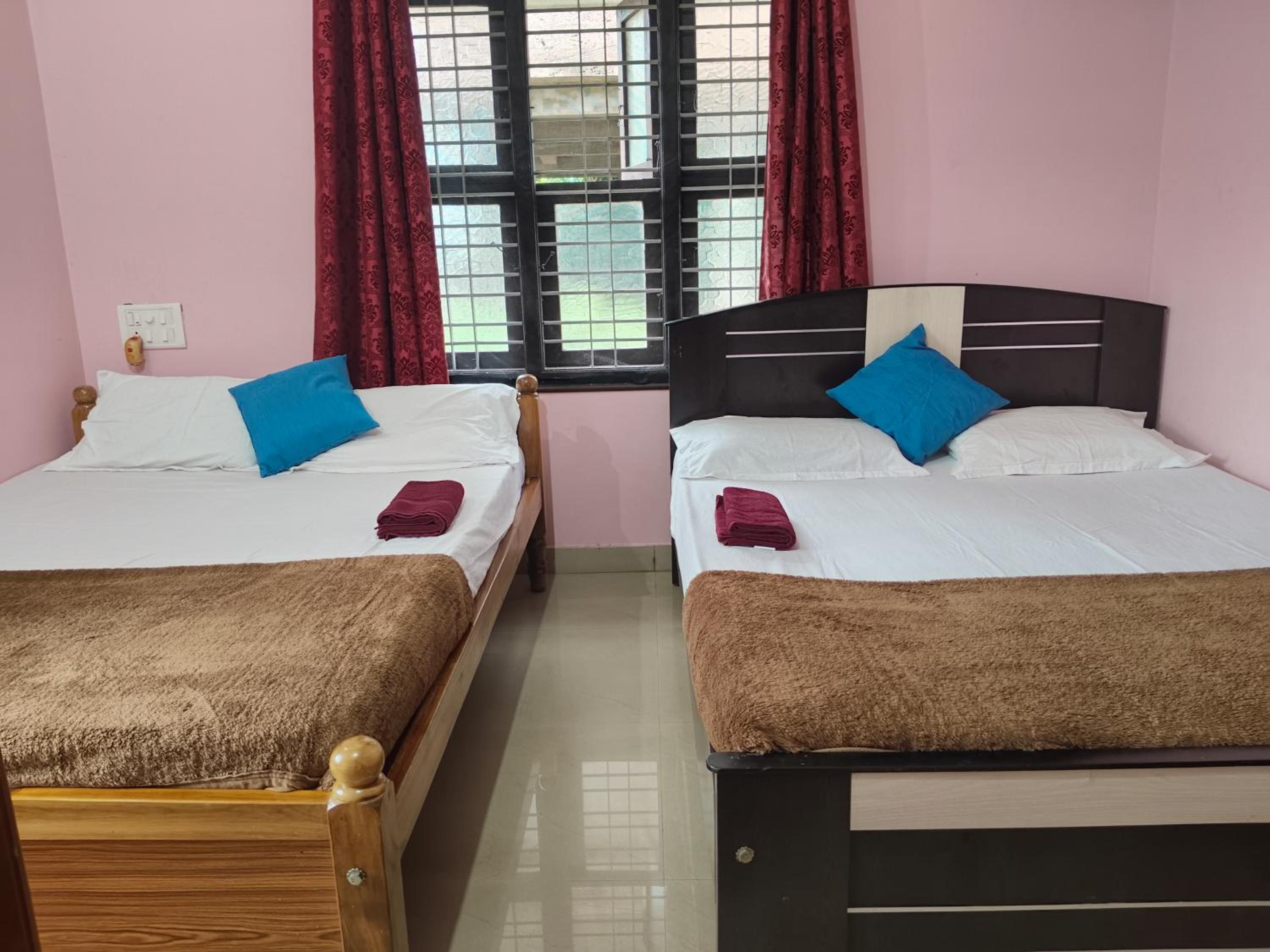 Deluxe Queen Room With Two Queen Beds photo 2
