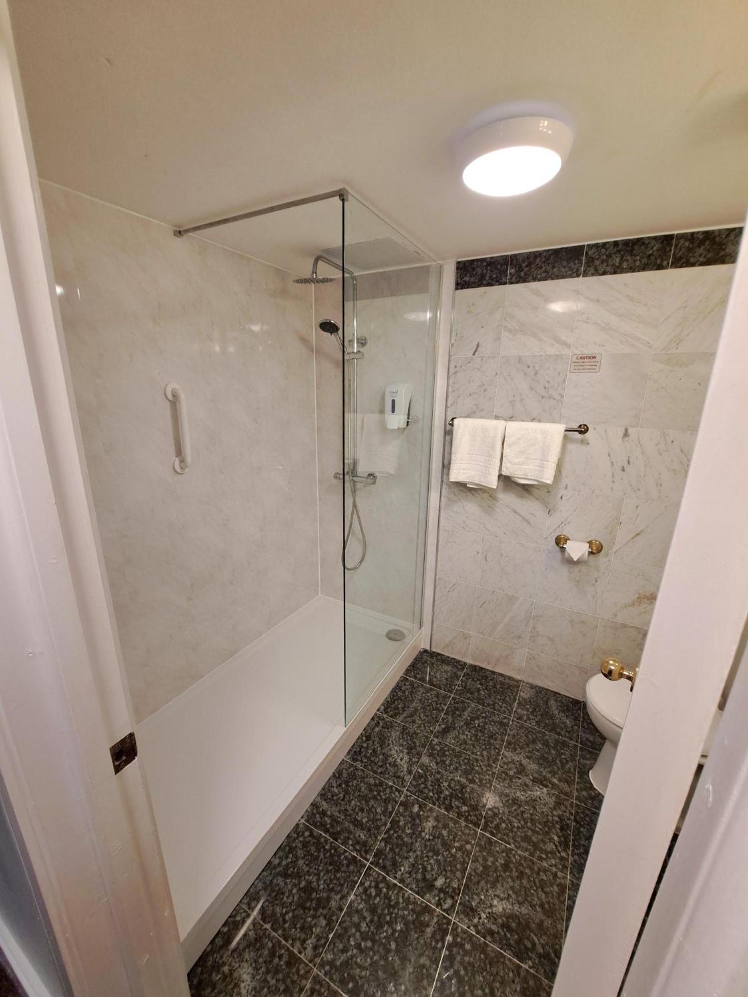 Twin Room - Photo 2