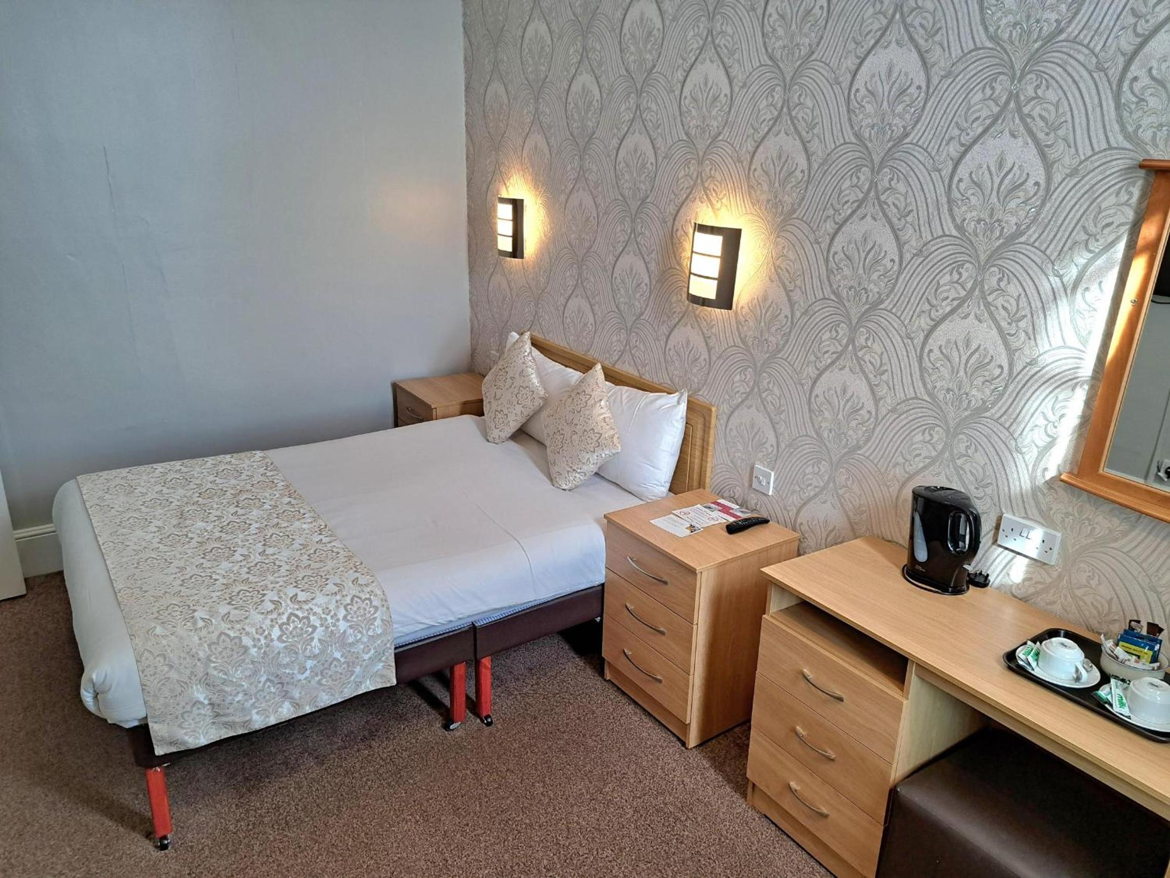 Double Room - Photo 5