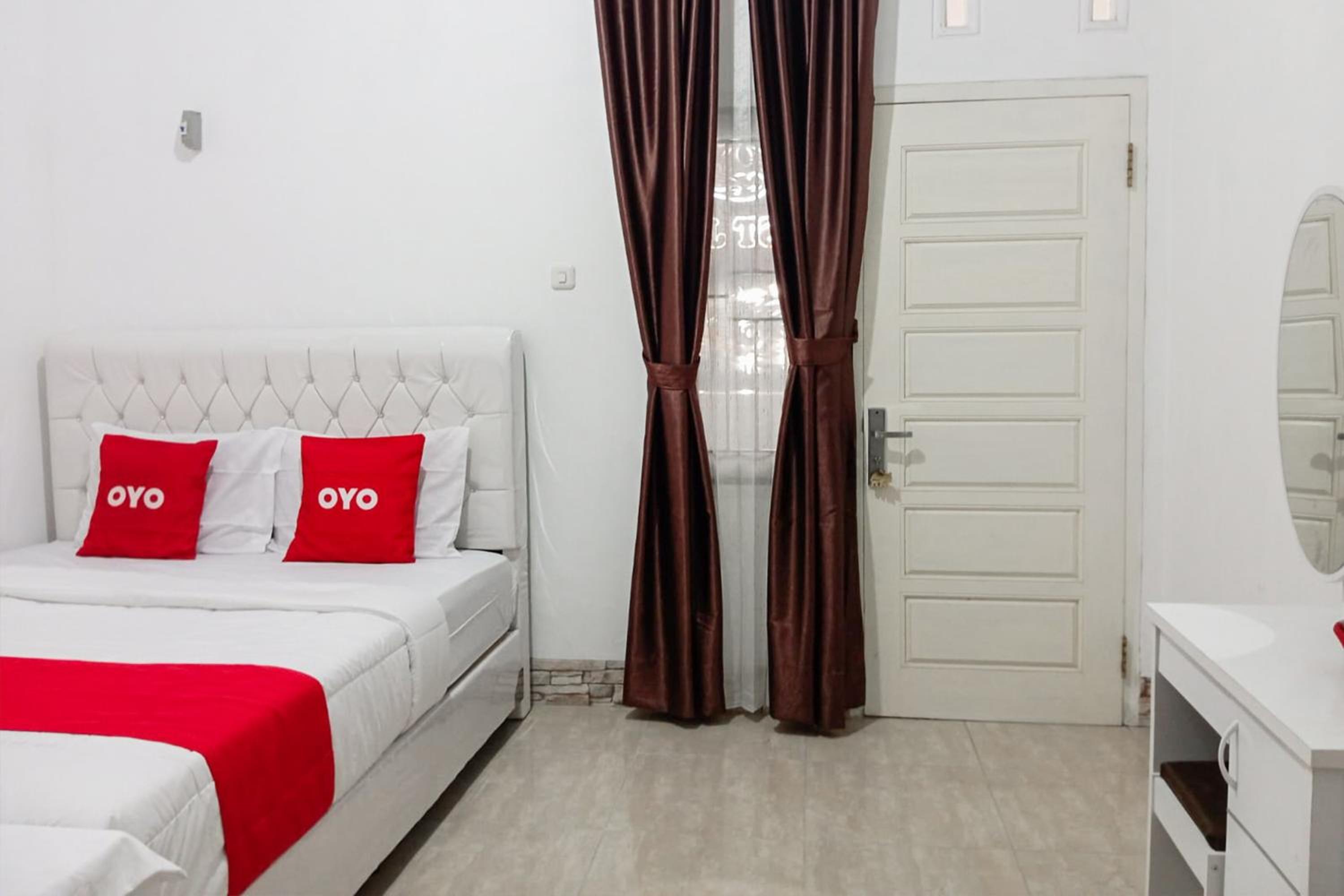 Standard King Room photo 2
